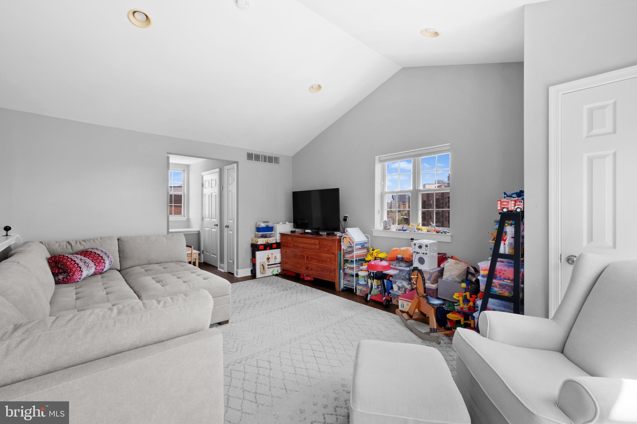 NAVAL SQUARE - Residential