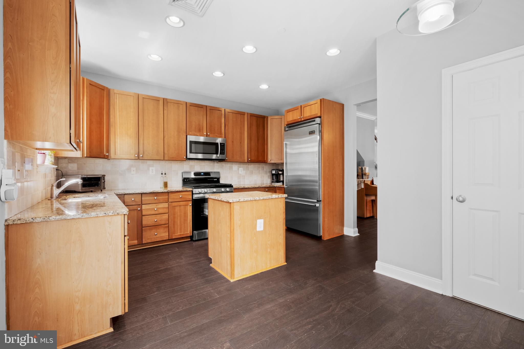 NAVAL SQUARE - Residential