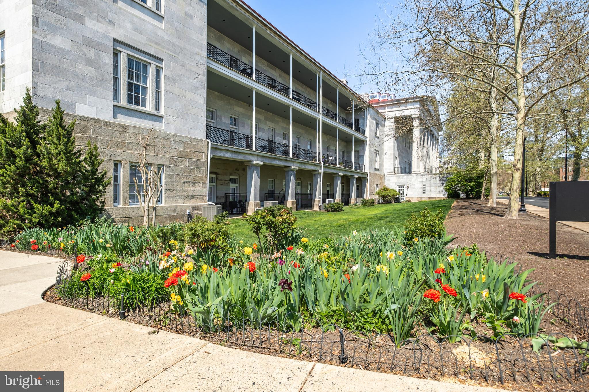 NAVAL SQUARE - Residential