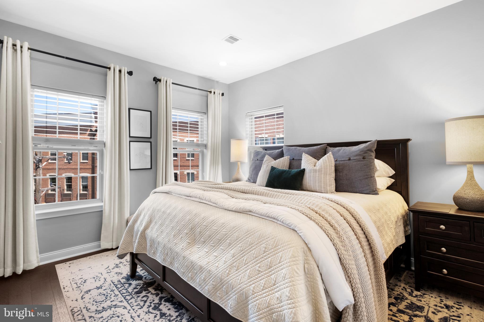 NAVAL SQUARE - Residential