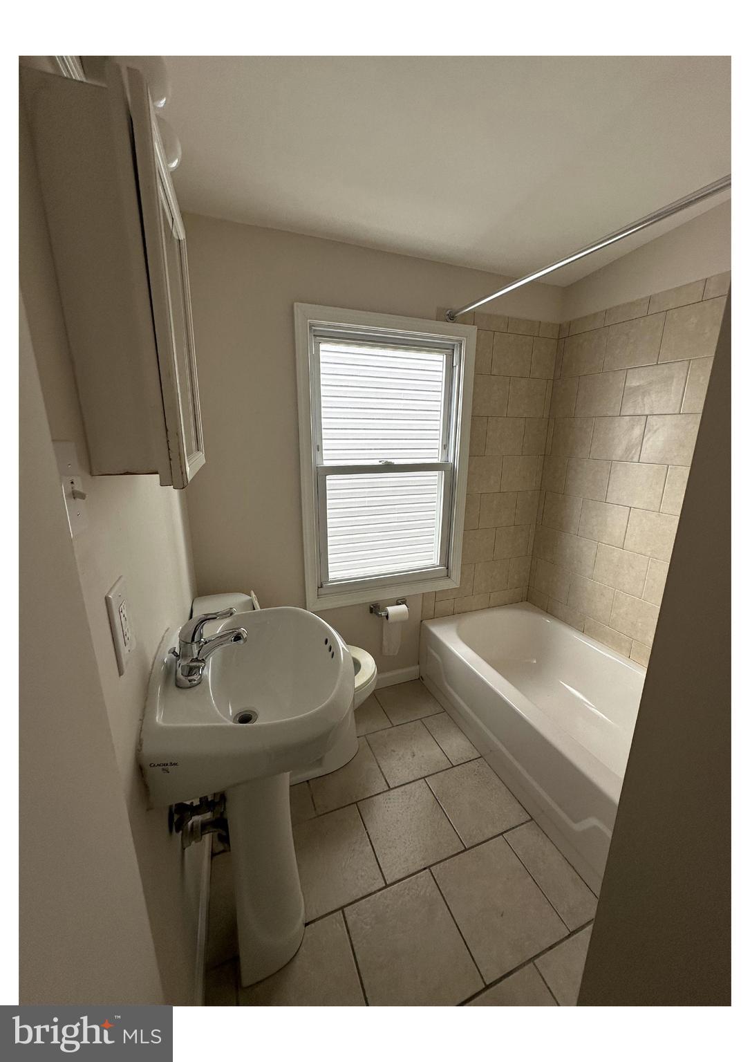 PORT RICHMOND - Residential Lease