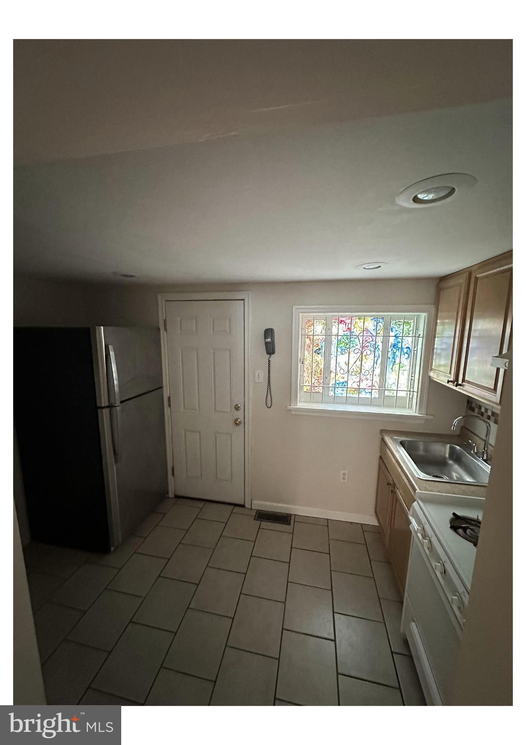 PORT RICHMOND - Residential Lease