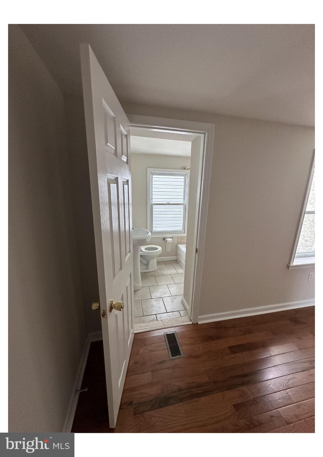 PORT RICHMOND - Residential Lease