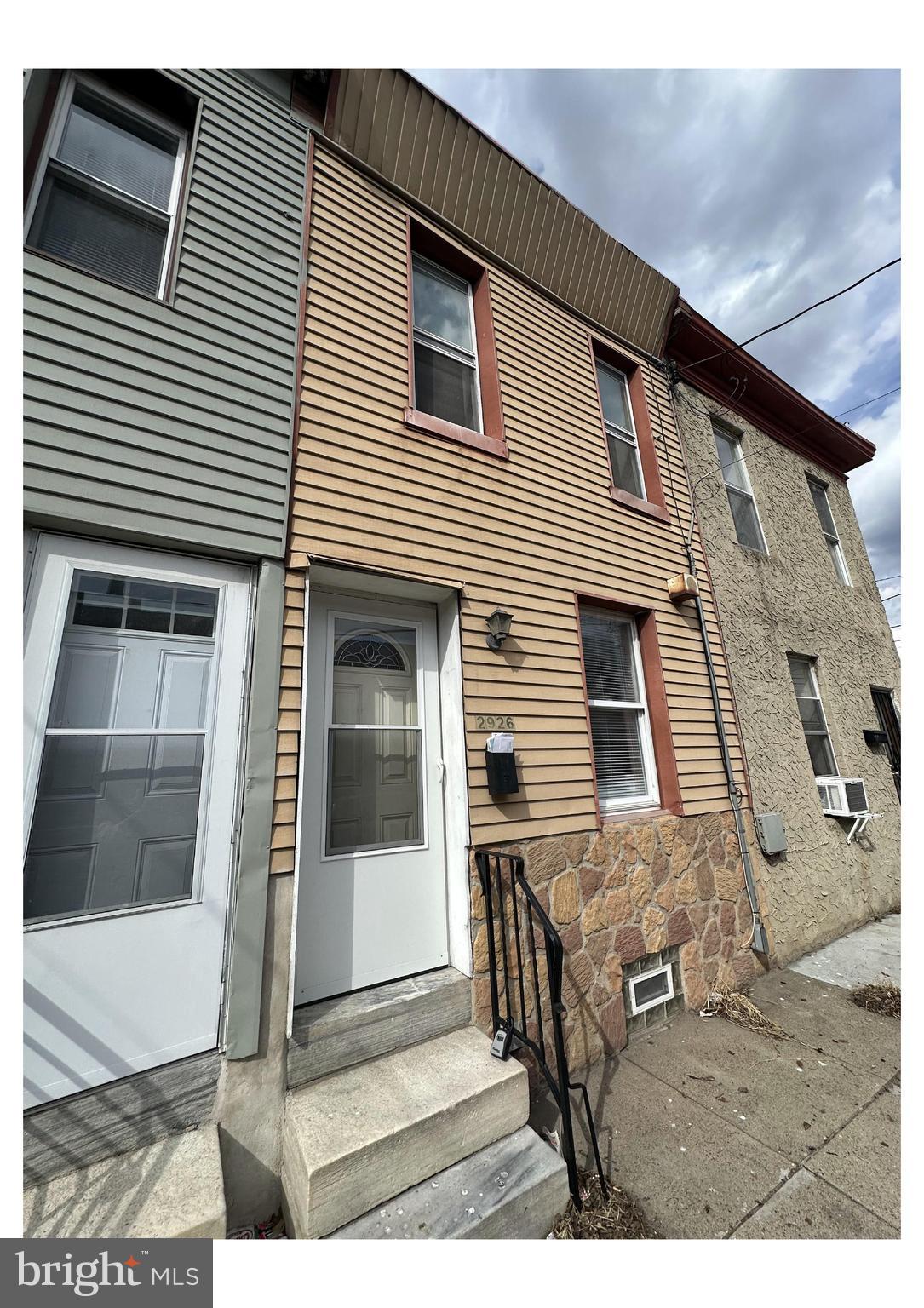 PORT RICHMOND - Residential Lease