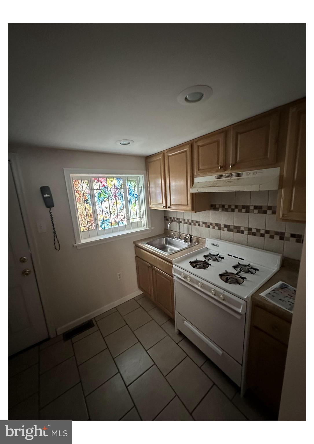 PORT RICHMOND - Residential Lease