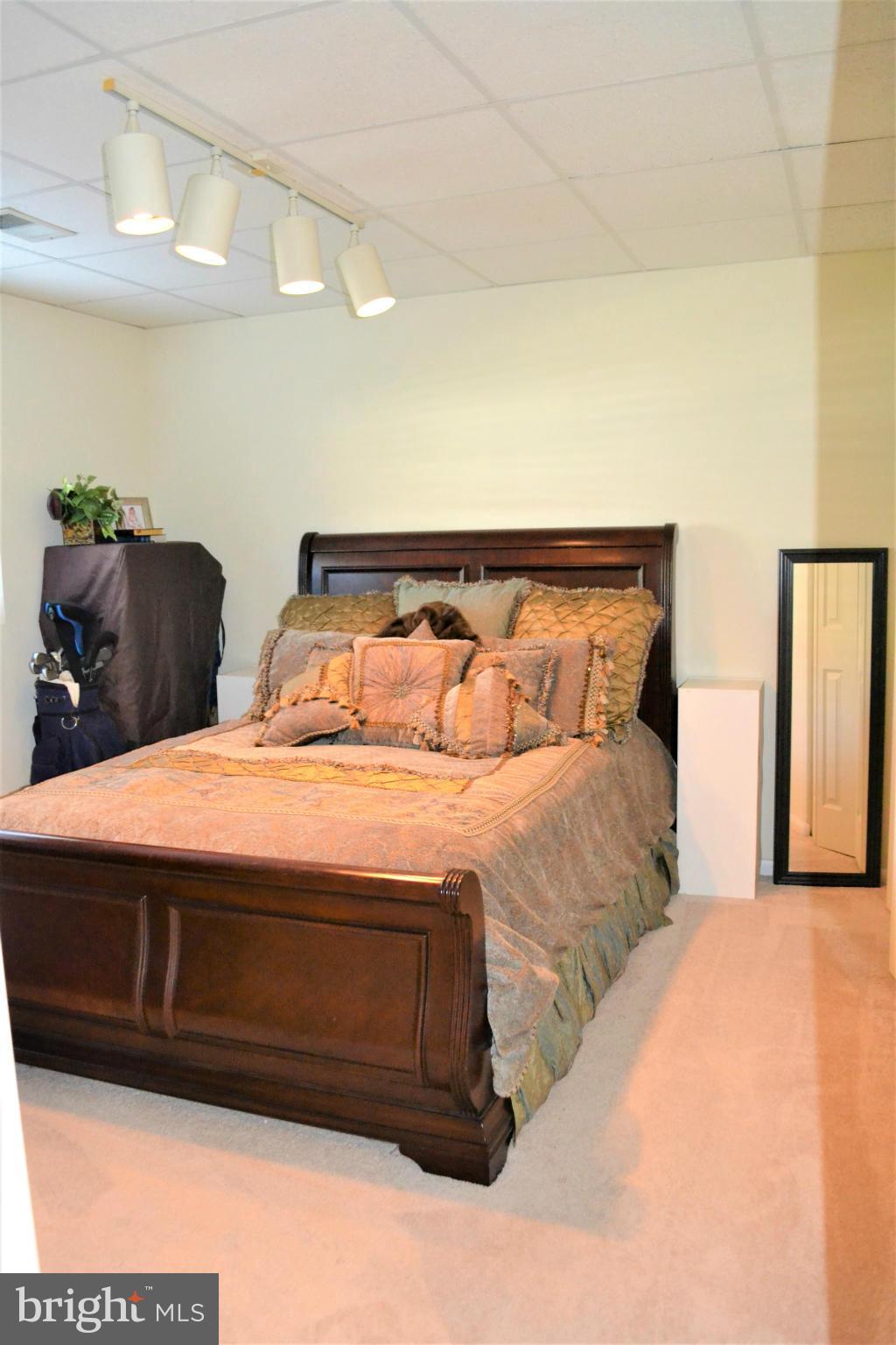 HUNTER VILLAGE - Residential