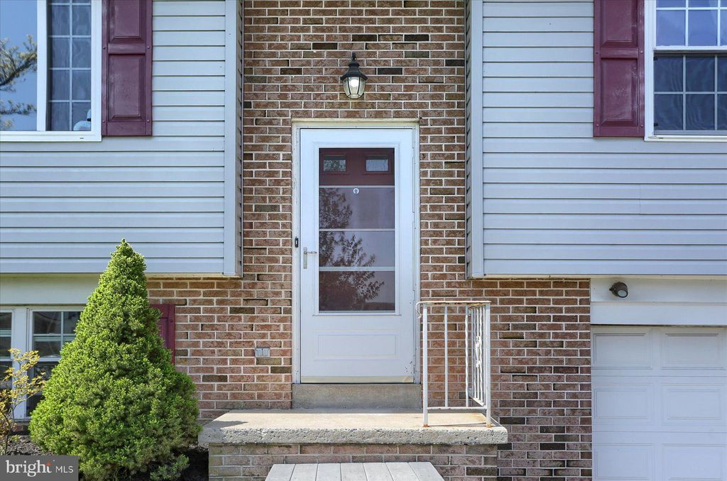Photo of 5 IRONSTONE DR, LITITZ, PA 17543 (MLS # PALA2033822)