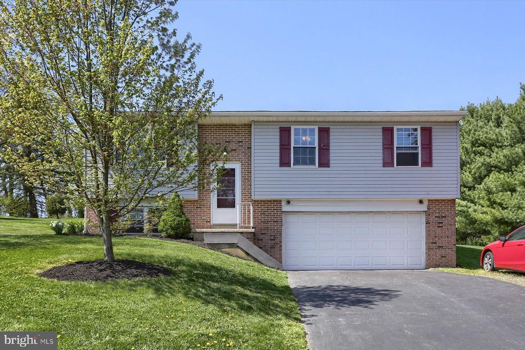 Photo of 5 IRONSTONE DR, LITITZ, PA 17543 (MLS # PALA2033822)