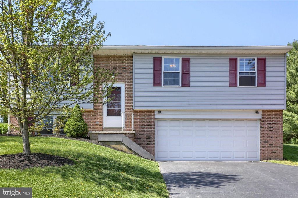 Photo of 5 IRONSTONE DR, LITITZ, PA 17543 (MLS # PALA2033822)