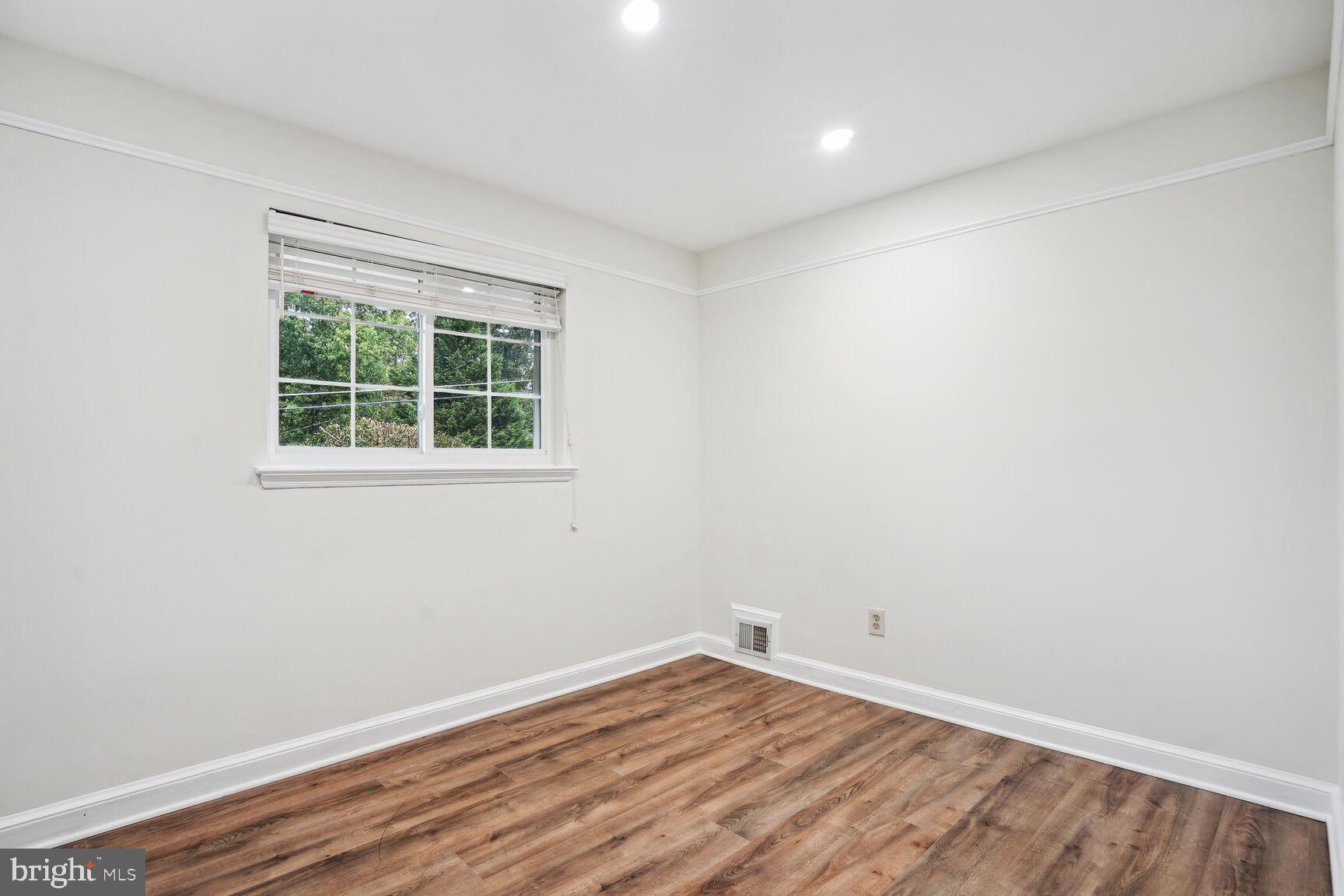 BROYHILL CREST - Residential Lease