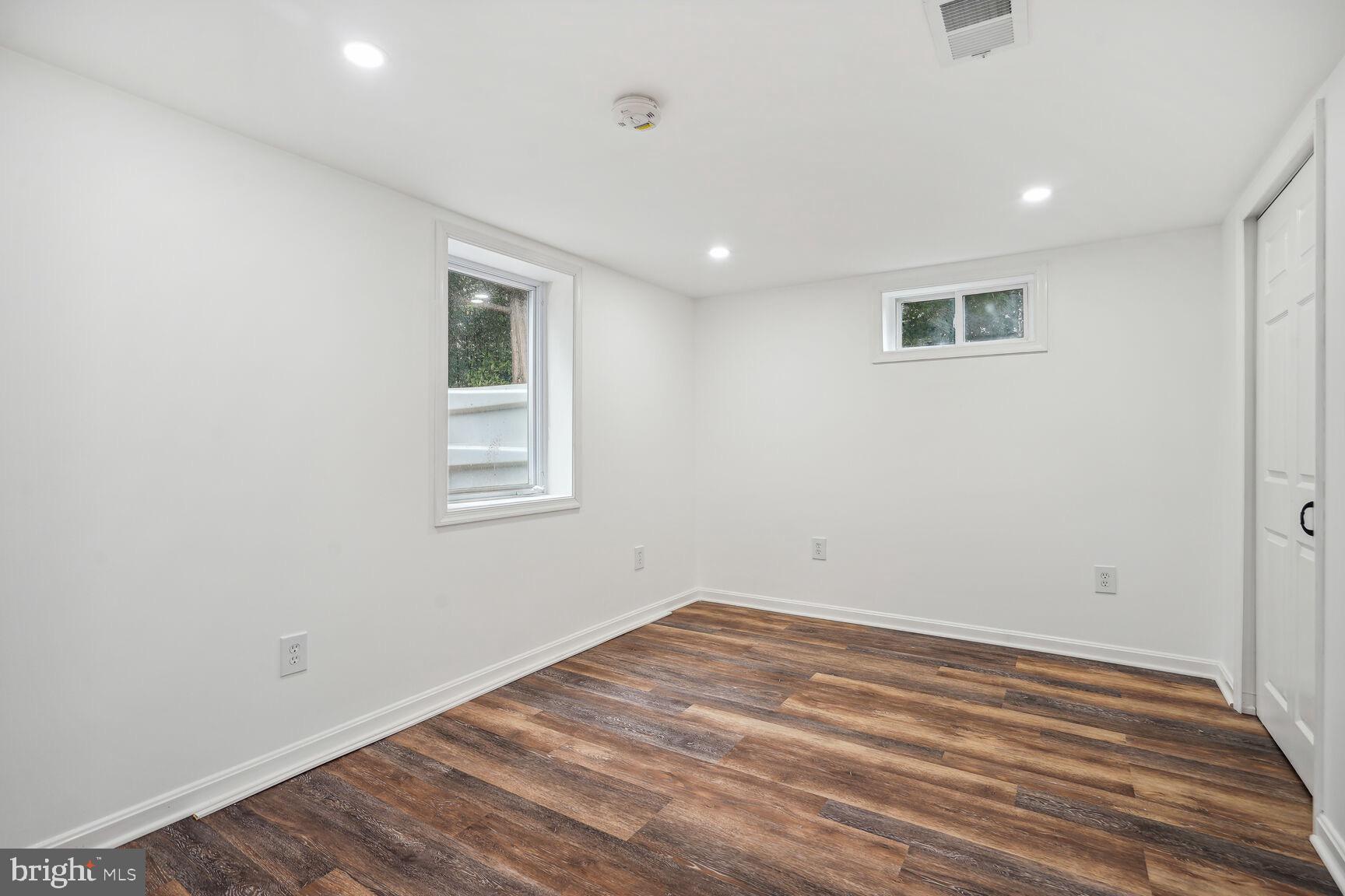 BROYHILL CREST - Residential Lease