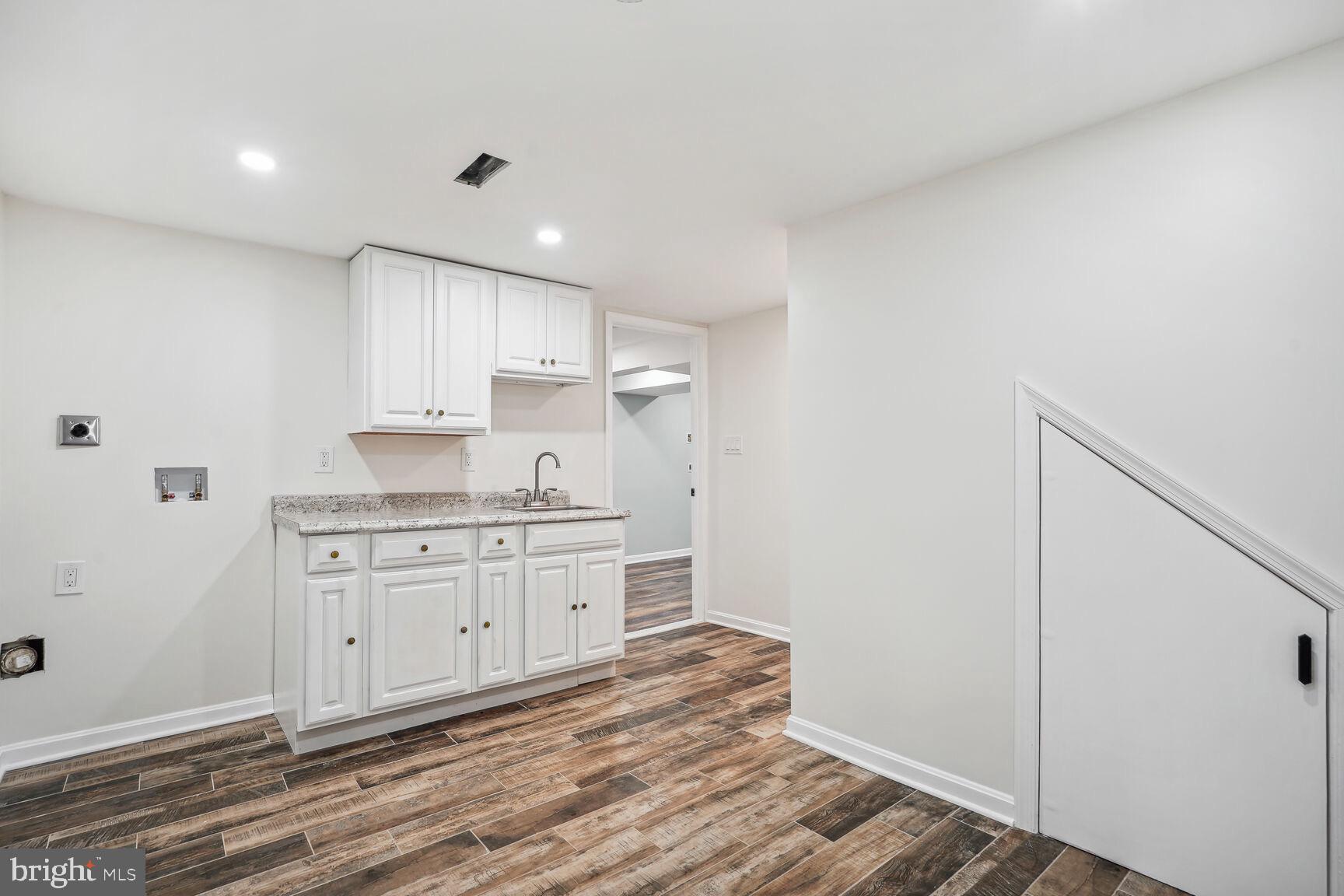 BROYHILL CREST - Residential Lease