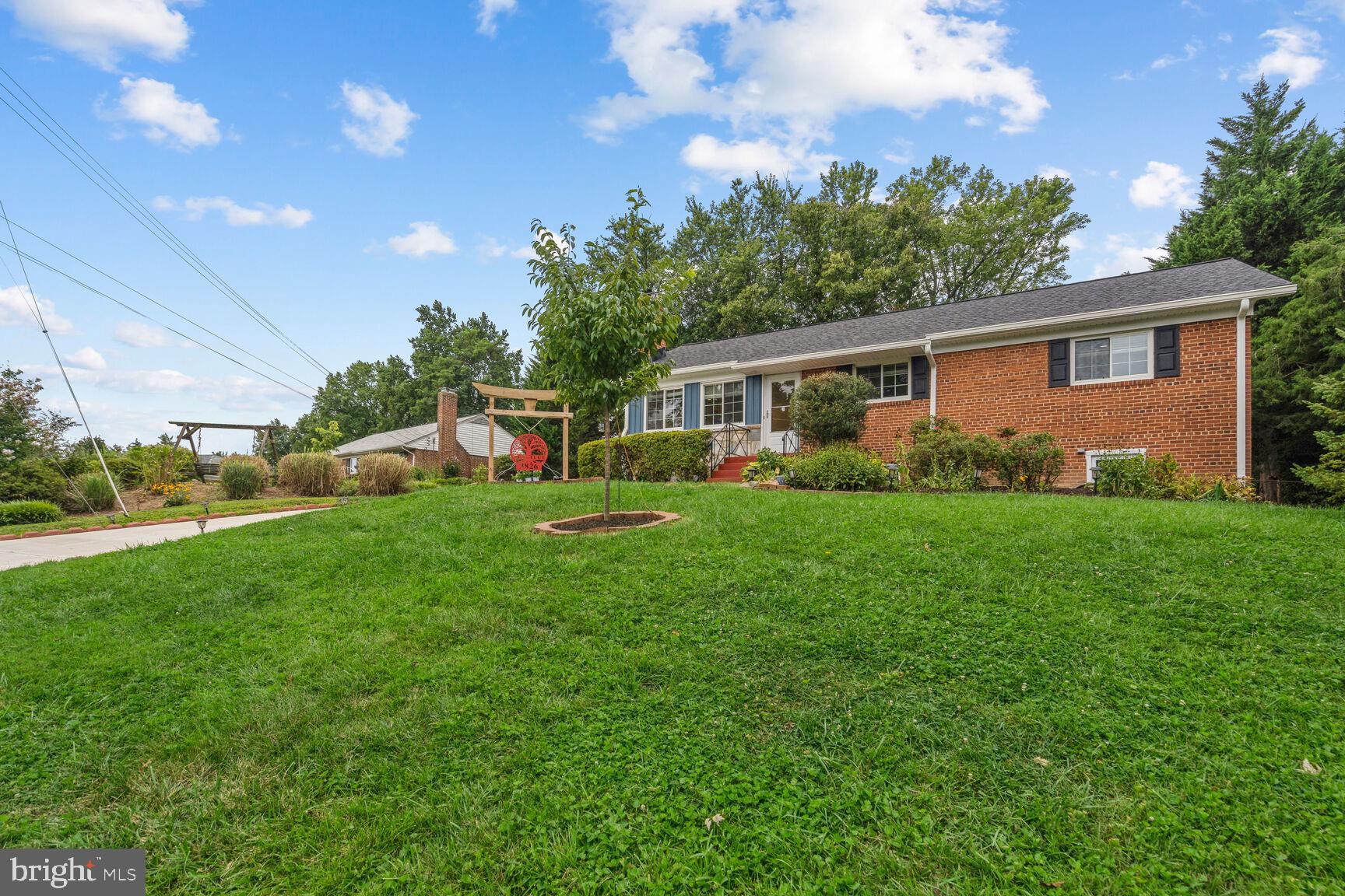 BROYHILL CREST - Residential Lease