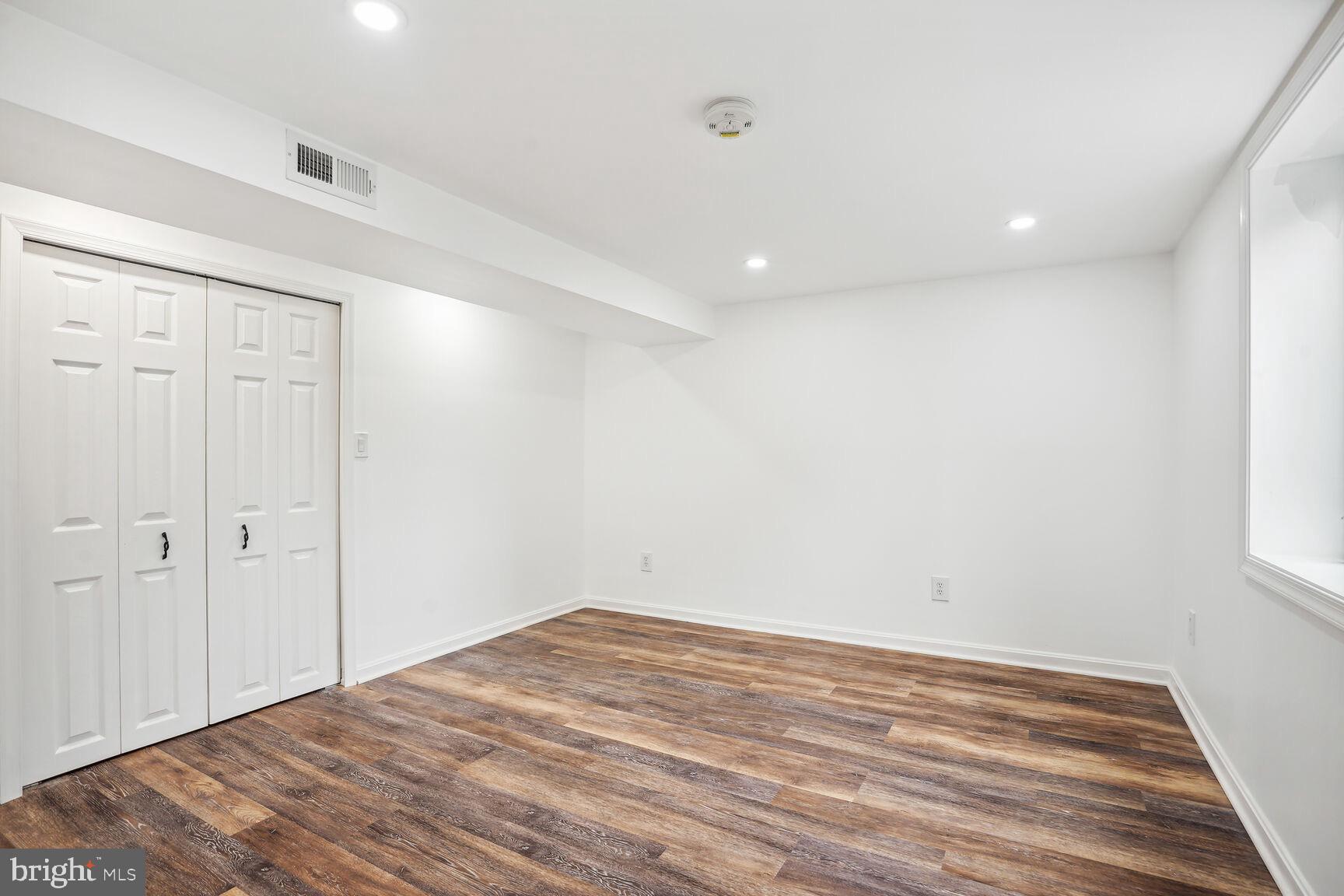 BROYHILL CREST - Residential Lease