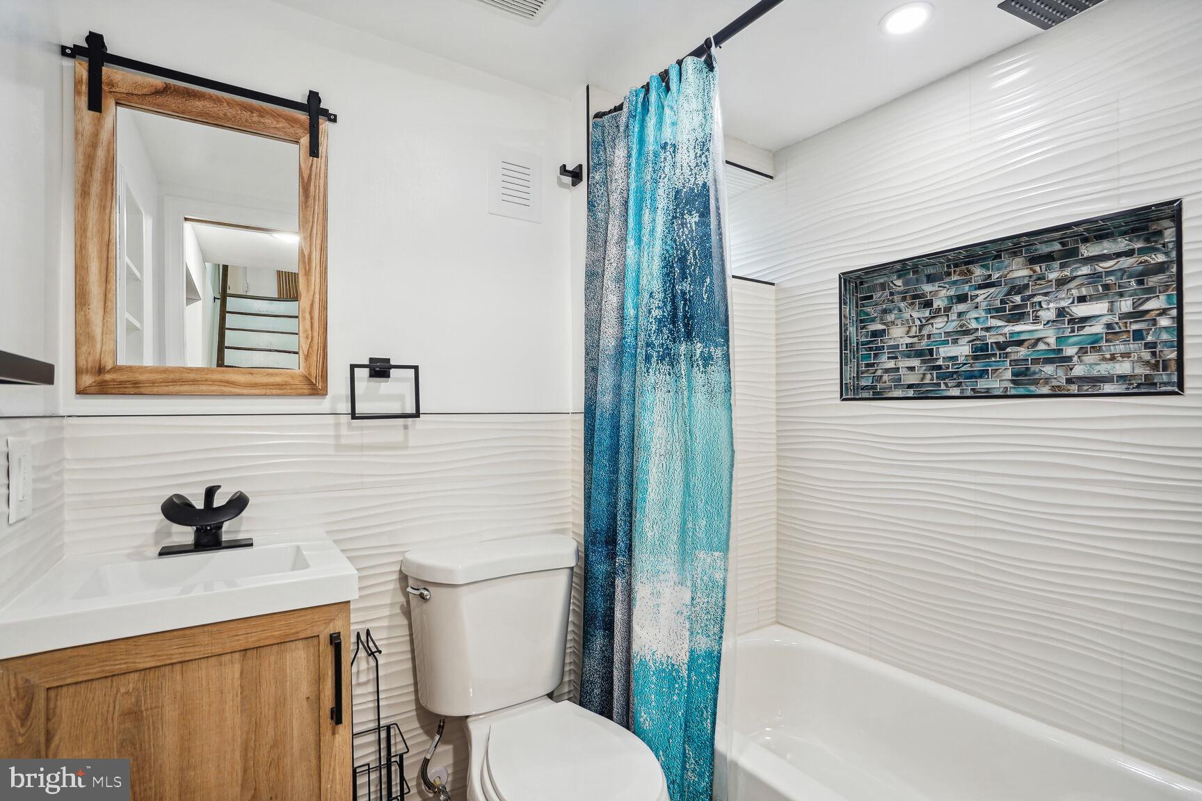 BROYHILL CREST - Residential Lease