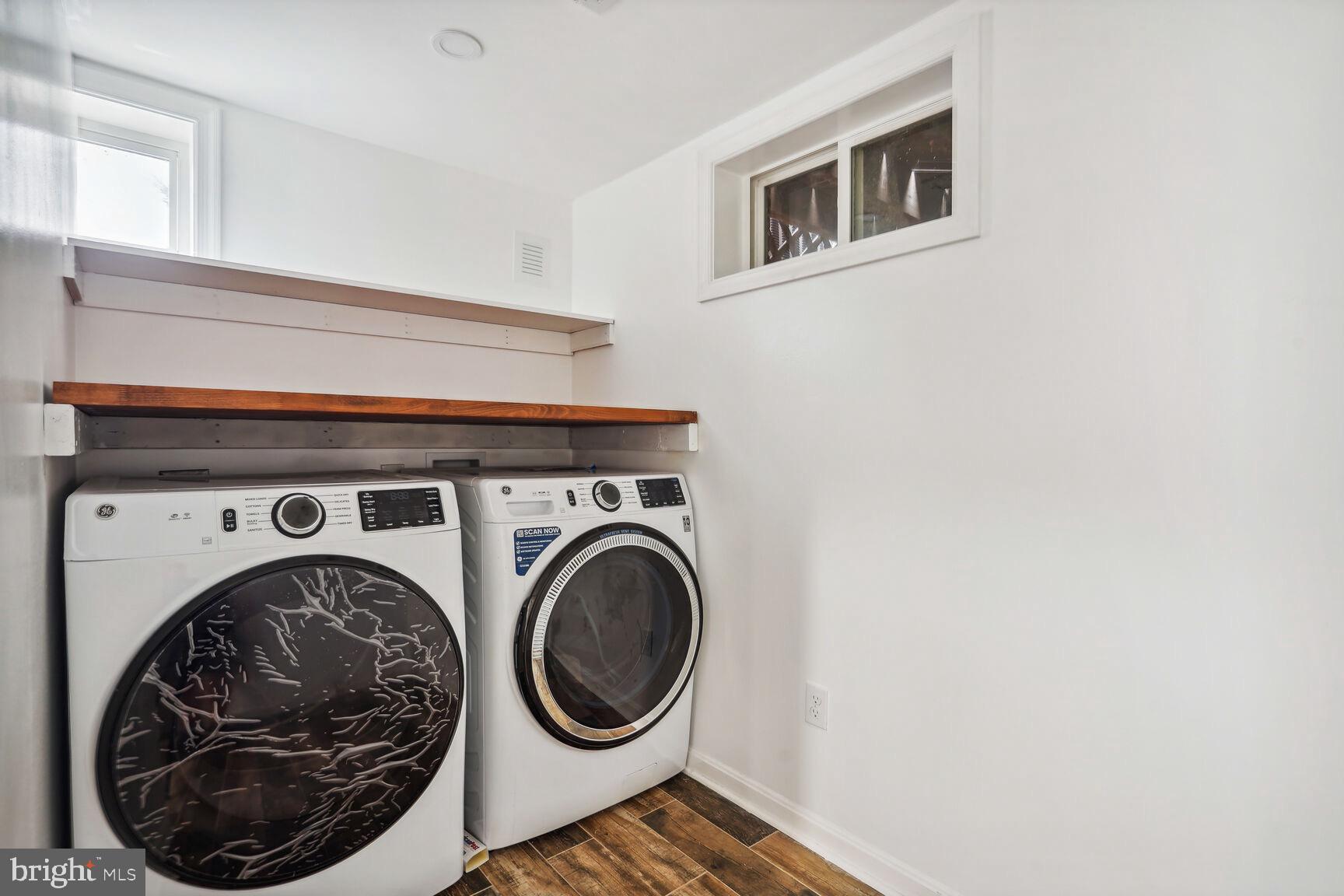 BROYHILL CREST - Residential Lease