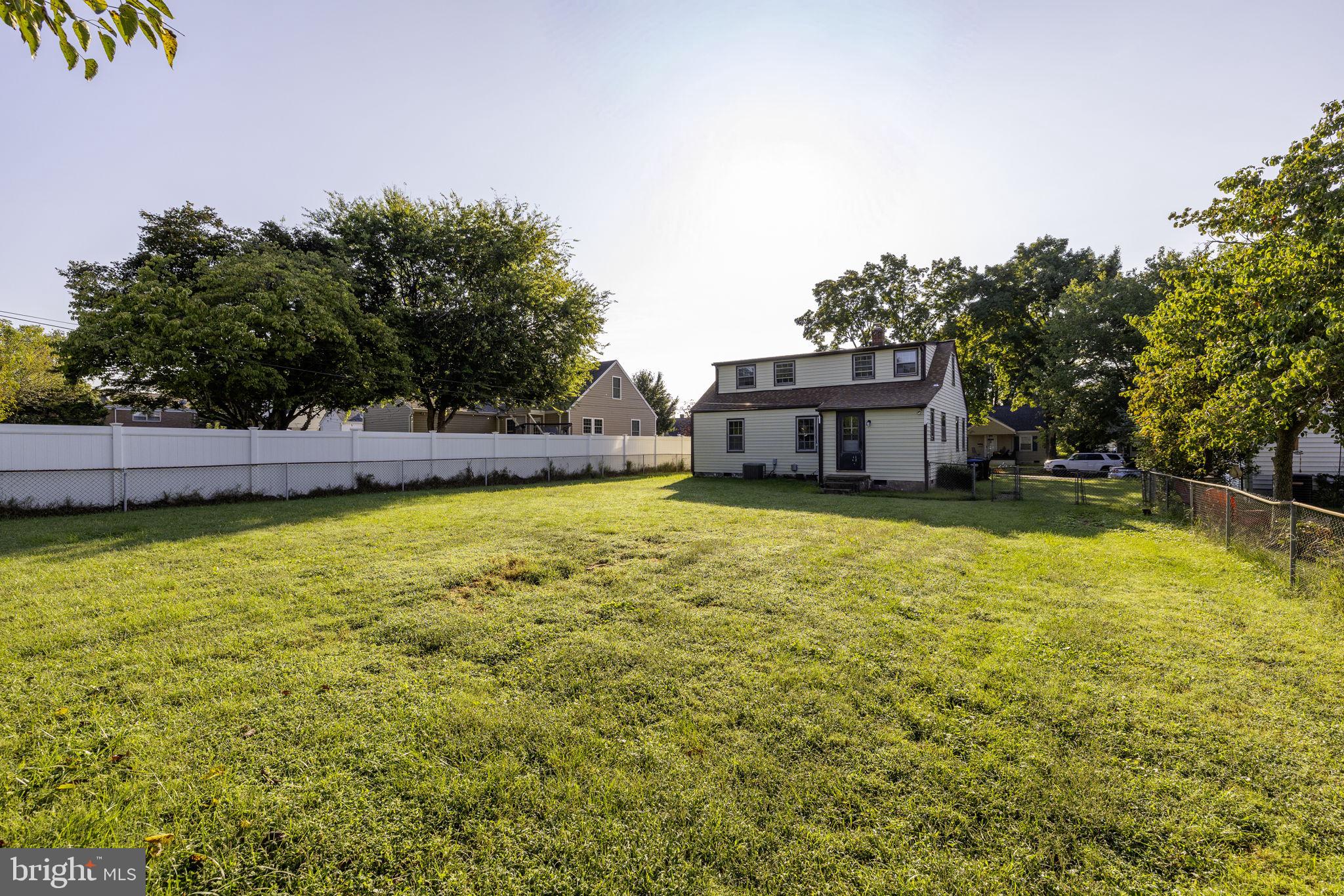 417 WOODFORD STREET