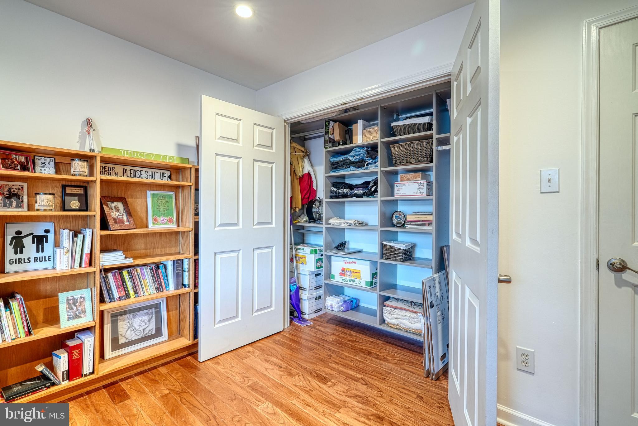 RIVERWOODS - Residential