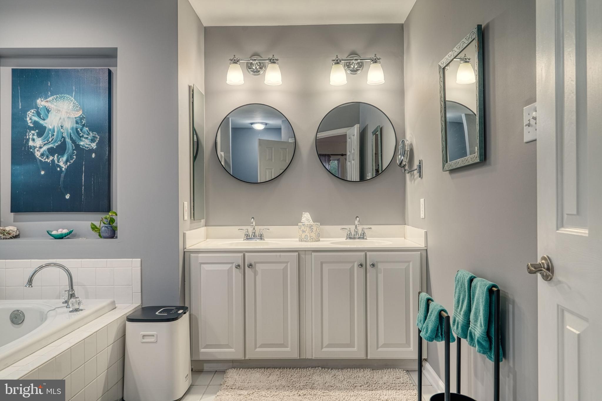 RIVERWOODS - Residential