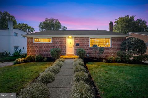 Photo of 12910 Crisfield Road, SILVER SPRING, MD 20906 (MLS # MDMC2204590)