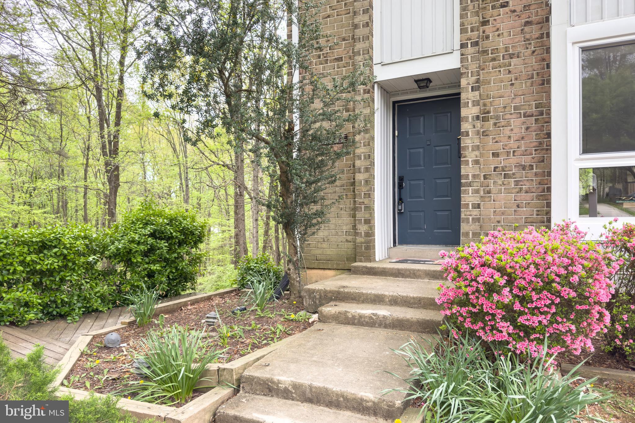 6072 HOLLOW HILL LANE