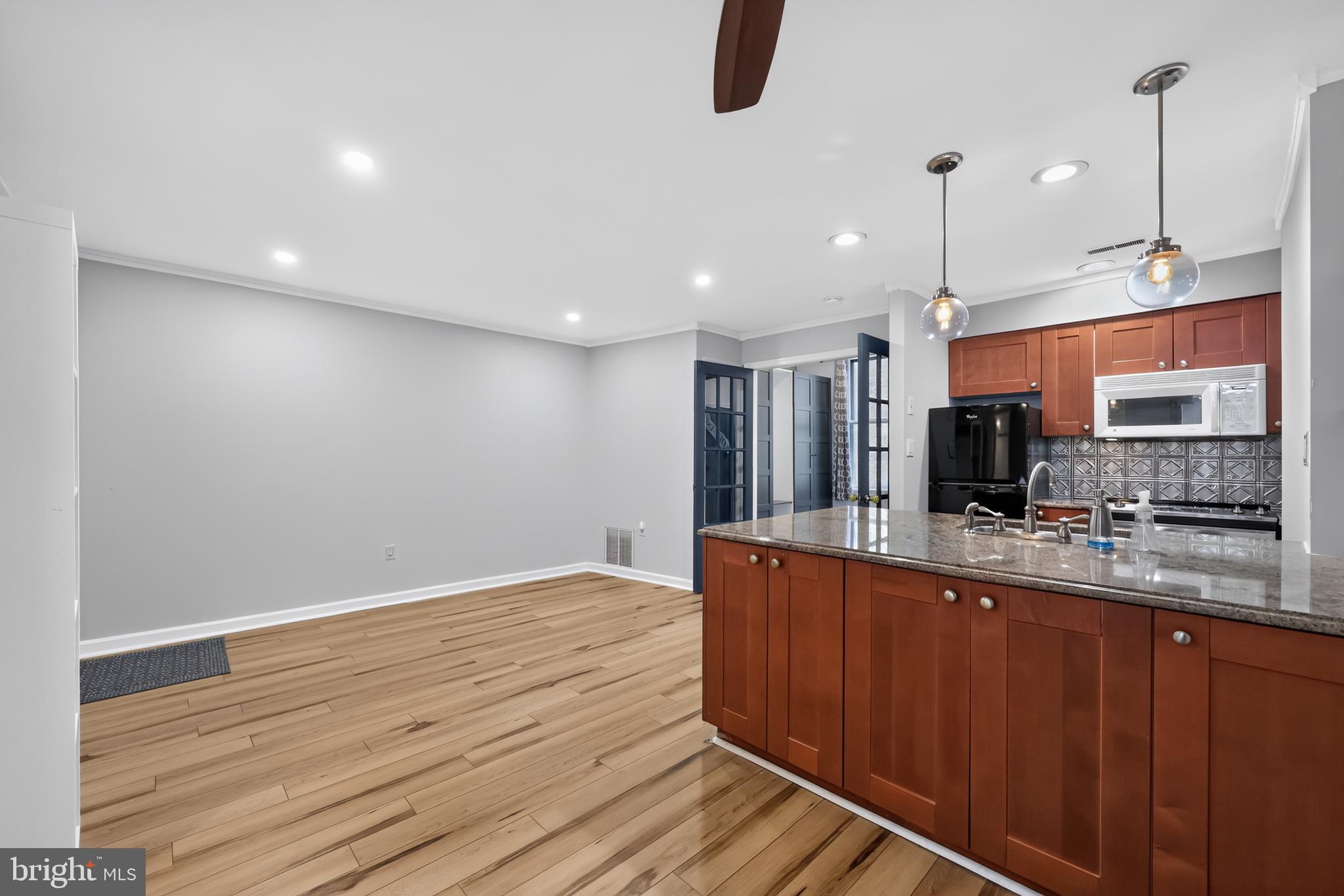 1828 GREEN STREET 2F