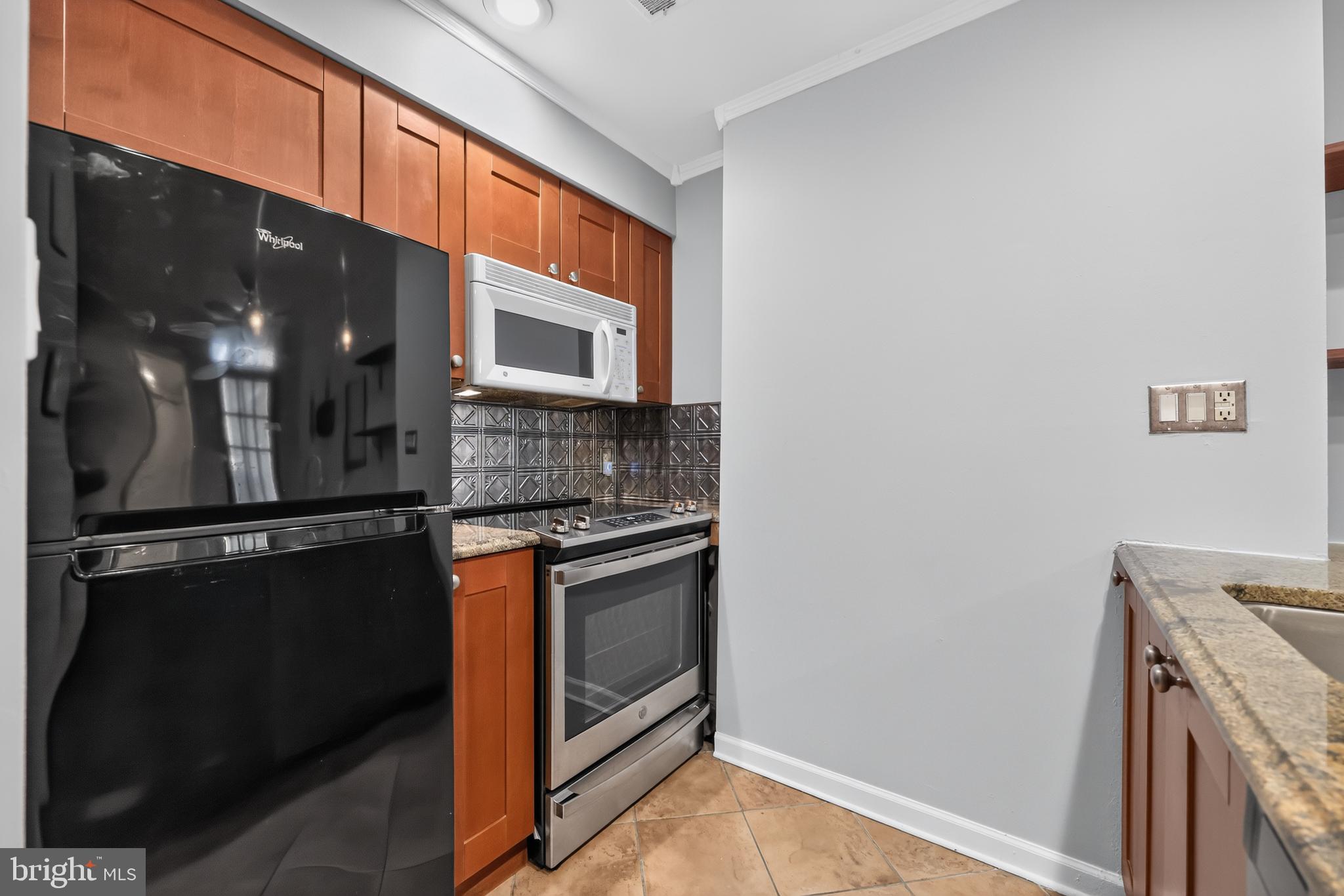 1828 GREEN STREET 2F