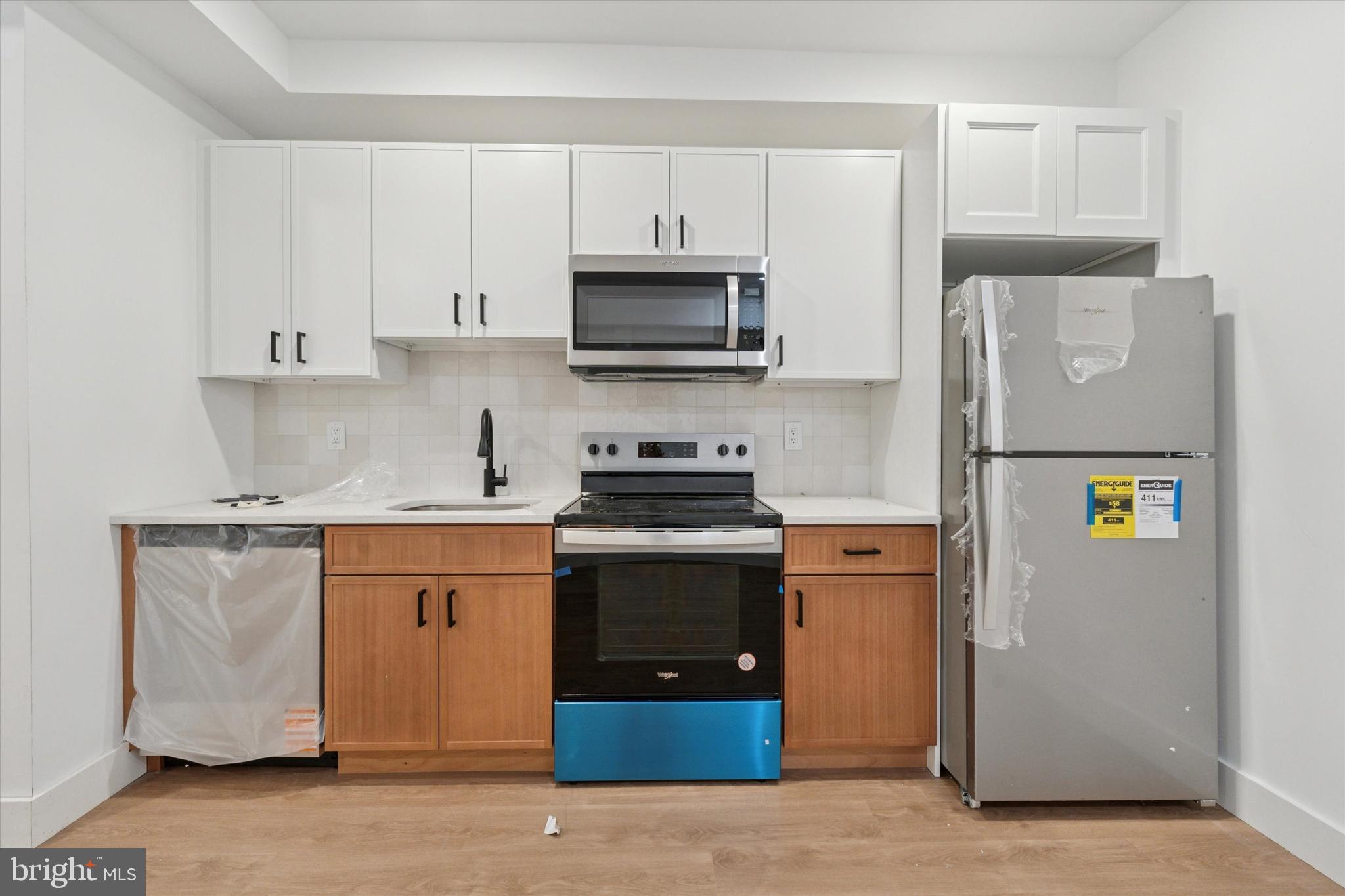 Step into refined city living with this unique 1-bedroom, 1.5-bath apartments at The Palma. Designed for those who appreciate extra space and modern convenience, this unit features an airy, open layout with sleek finishes and high-end touches throughout.
The contemporary kitchen is equipped with stainless steel appliances, stylish cabinetry, and quartz countertops, making it as functional as it is beautiful. The spacious bedroom includes a large closet and an en-suite bathroom with elegant finishes and a spa-like atmosphere. An additional half-bath adds extra convenience, perfect for guests. Enjoy the ease of in-unit laundry, digital access, and elevator service, making your daily routine seamless.
Beyond your private retreat, The Palma offers exclusive access to premium amenities, including a fully furnished rooftop deck with breathtaking city views, a dedicated dog run, a sauna, a small gym, and secure bike storage.With common area security cameras and a prime Philadelphia location, this unit is ideal for those looking for comfort, style, and an unparalleled urban experience.
LEASING PROMOTION: REDUCED MOVE IN FEES. Prospects will only be required to pay 2 months rent (first + security) to move in. 1 Month Free on a 13 Month Lease!
