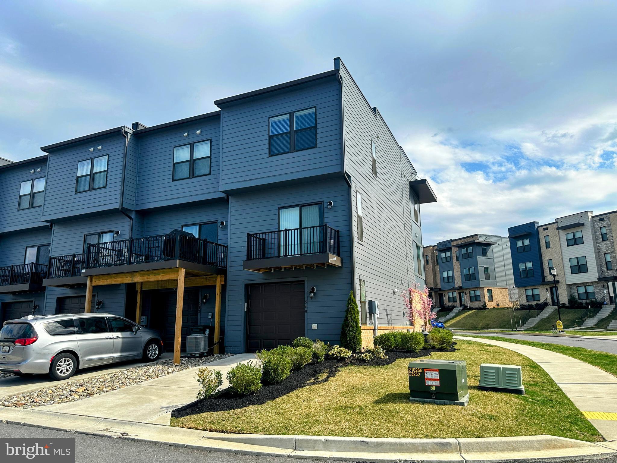 RENN QUARTER - Residential Lease