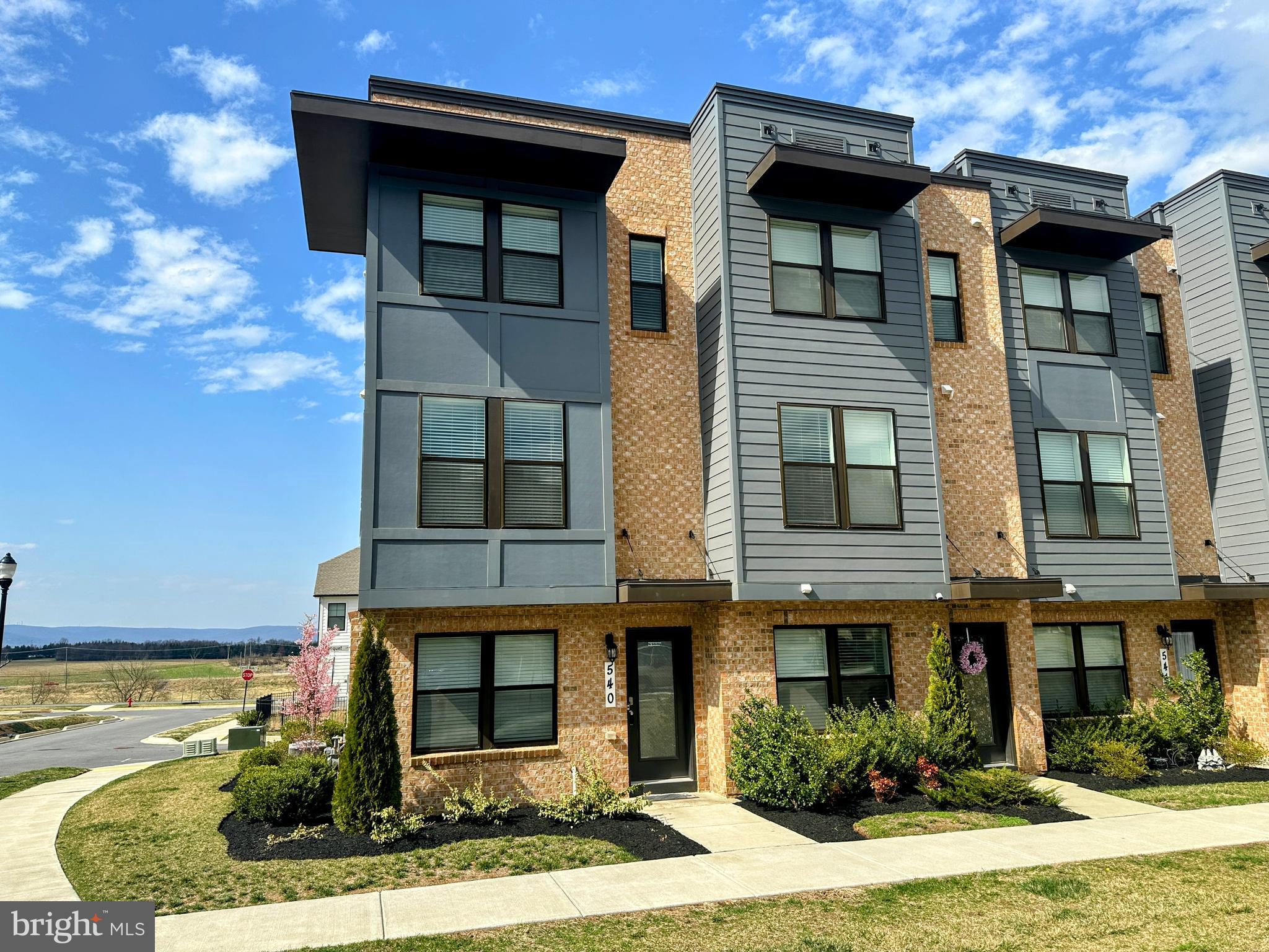 RENN QUARTER - Residential Lease