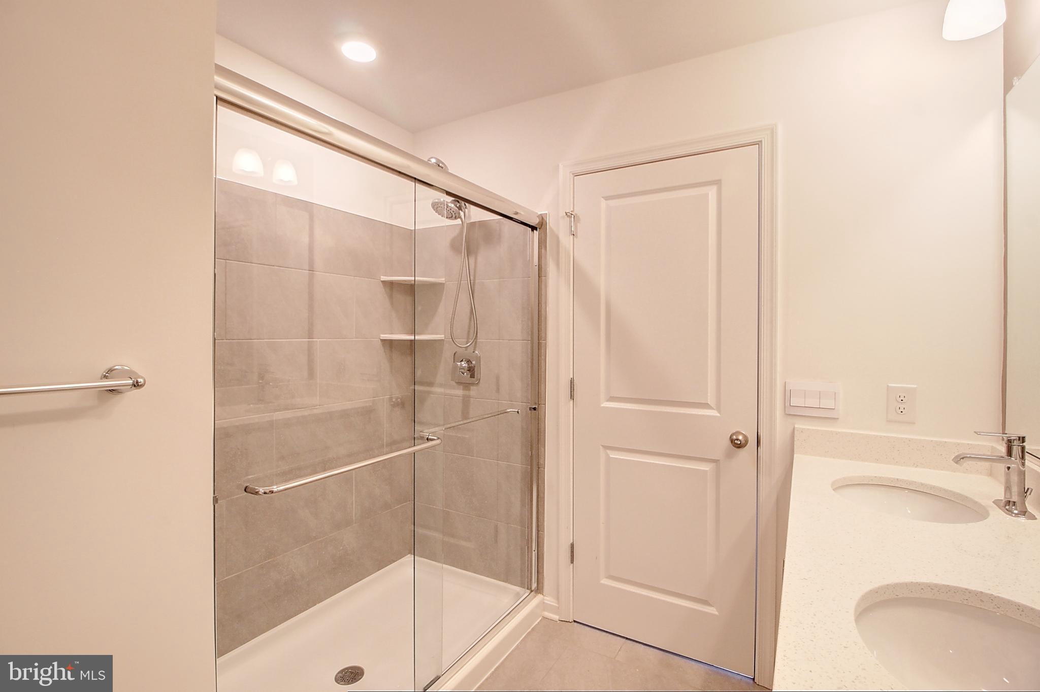 RENN QUARTER - Residential Lease