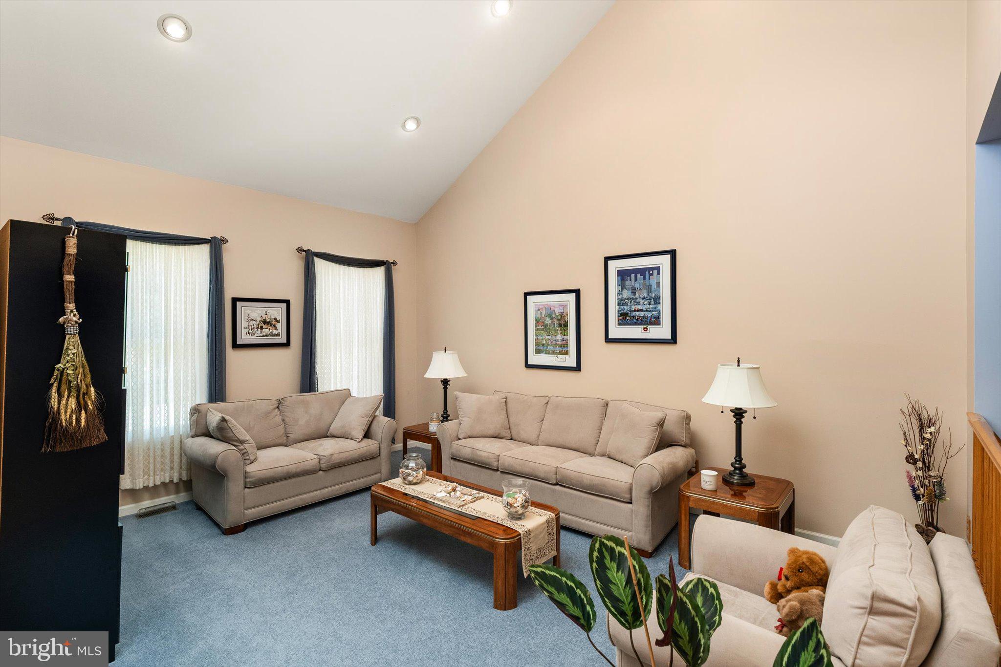 4 BAY HILL CT
