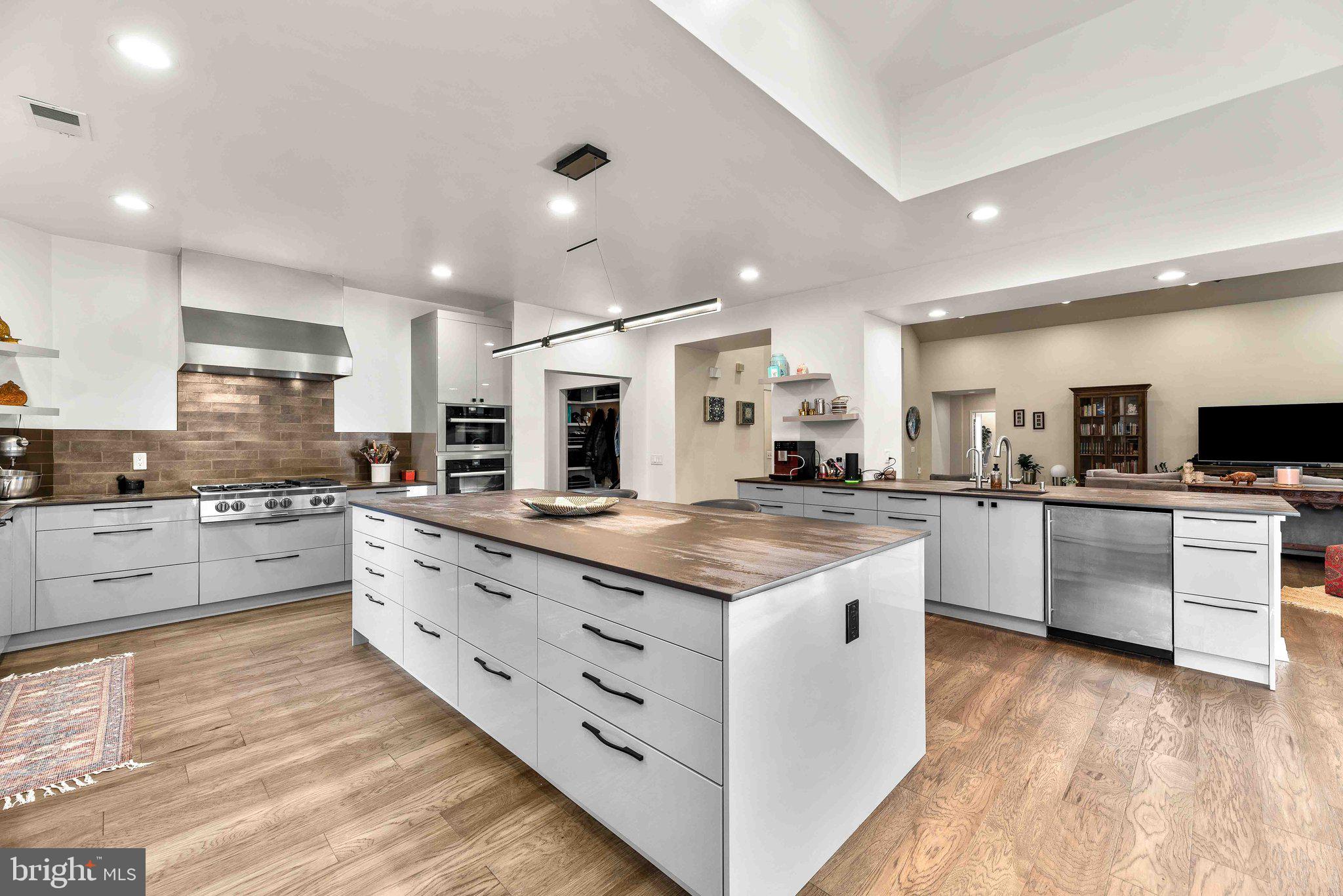 LAKEWOOD ESTATES - Residential