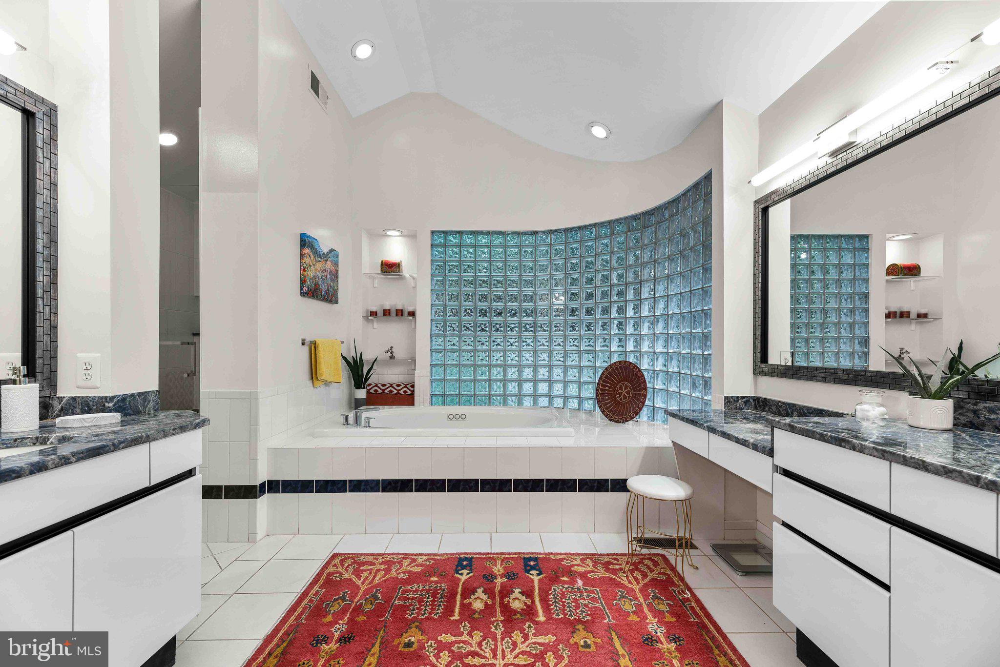 LAKEWOOD ESTATES - Residential