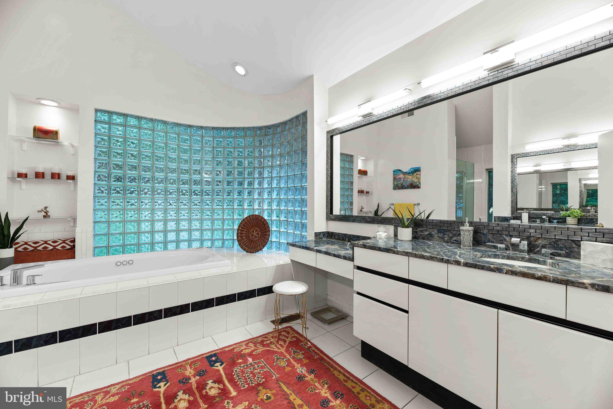 LAKEWOOD ESTATES - Residential