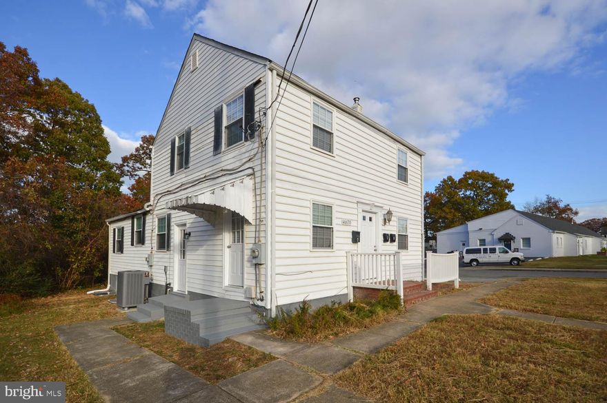 BEAUTIFUL  BEAUTIFUL  MOVE IN READY UNIT . HOUSING VOUCHERS WELCOME****3 SEPARATE APARTMENTS****ALL CREDIT WELCOME*****LOOKING FOR A HOME IMMEDIATELY? THE BEST HOT SPOT IN LEXINGTON PARK.  EVERYTHING IS NEW AND CRISP.   AVAILABLE NOW*****Looking for a RENOVATED 1 bedroom 1 bath, living room & nice small kitchen combo?  STOP LOOKING!!! AVAILABLE IMMEDIATELY!!!! This home is Freshly  painted, New flooring, Gorgeous bath, New HVAC, New Water Heater. Look NO further. This is an affordable home (TOP FLOOR--APARTMENT STYLE ) You can make this your home within days. Centrally located near the Pax River Base, Bay District Volunteer Fire Department, The Public Library, Two Parks, Restaurants, Banks and much more. This home is ready for you. Professionally managed. CALL TODAY!!!! Looking for a good long-term tenant. Applications online only, Looking for a tenant with Fair to Good Credit. -----THIS UNIT IS THE TOP LEVEL R ENTRANCE (NOT THE WHOLE HOUSE). CALL TODAY.......MOVE IN ASAP!!!!! ****EASY RENTAL...... ONLINE APPLICATIONS ONLY.   MUST HAVE 1ST MONTH'S RENT AND SECURITY DEPOSIT $1500.00 WITHIN 3 DAYS OF APPLICATION APPROVAL. Electric monthly .