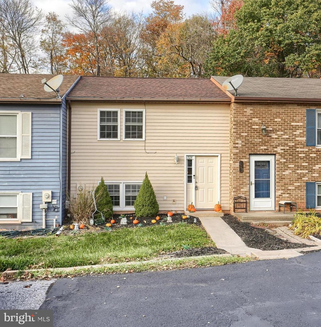 Photo of 321 Juniper Drive, ETTERS, PA 17319 (MLS # PAYK2091230)