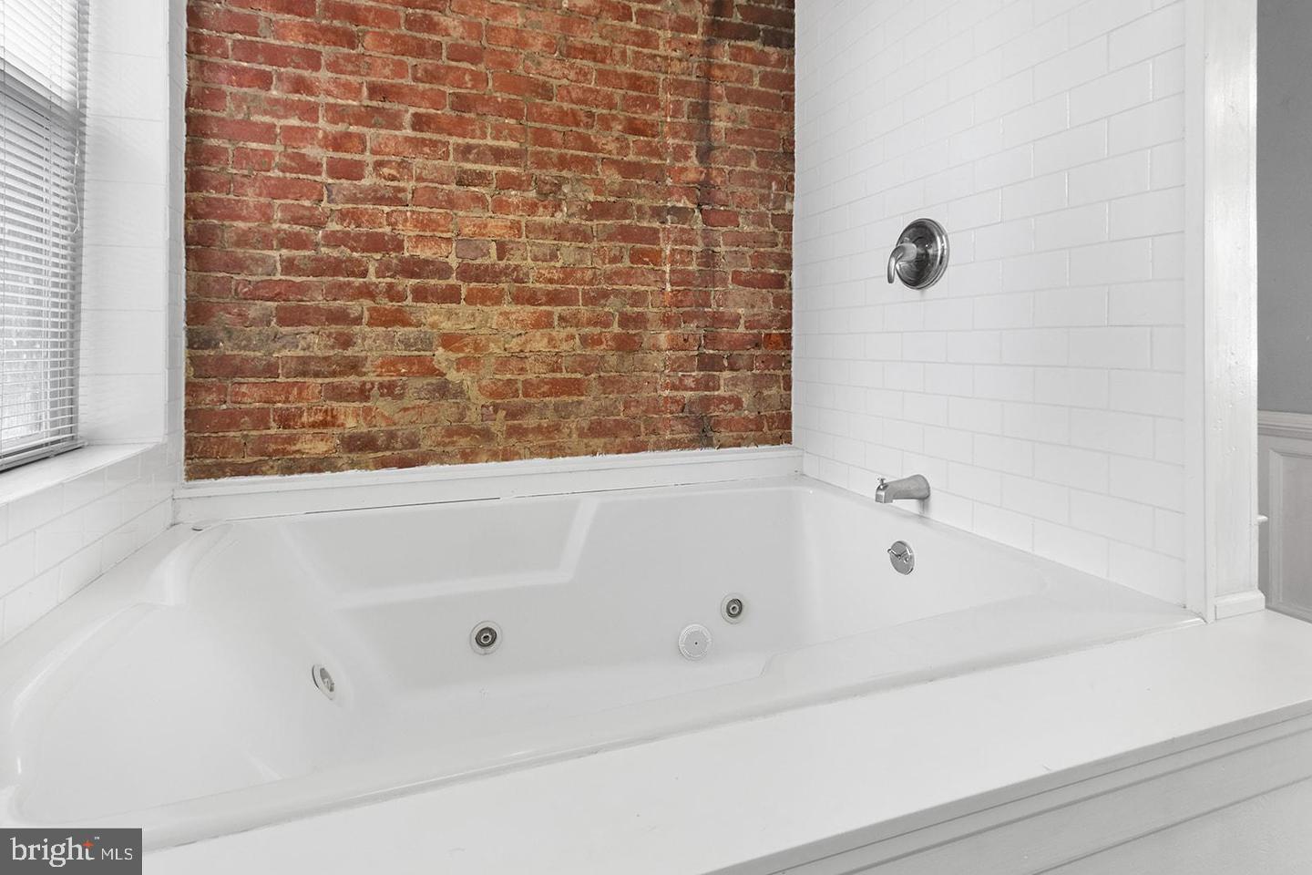 HAWTHORNE - Residential Income