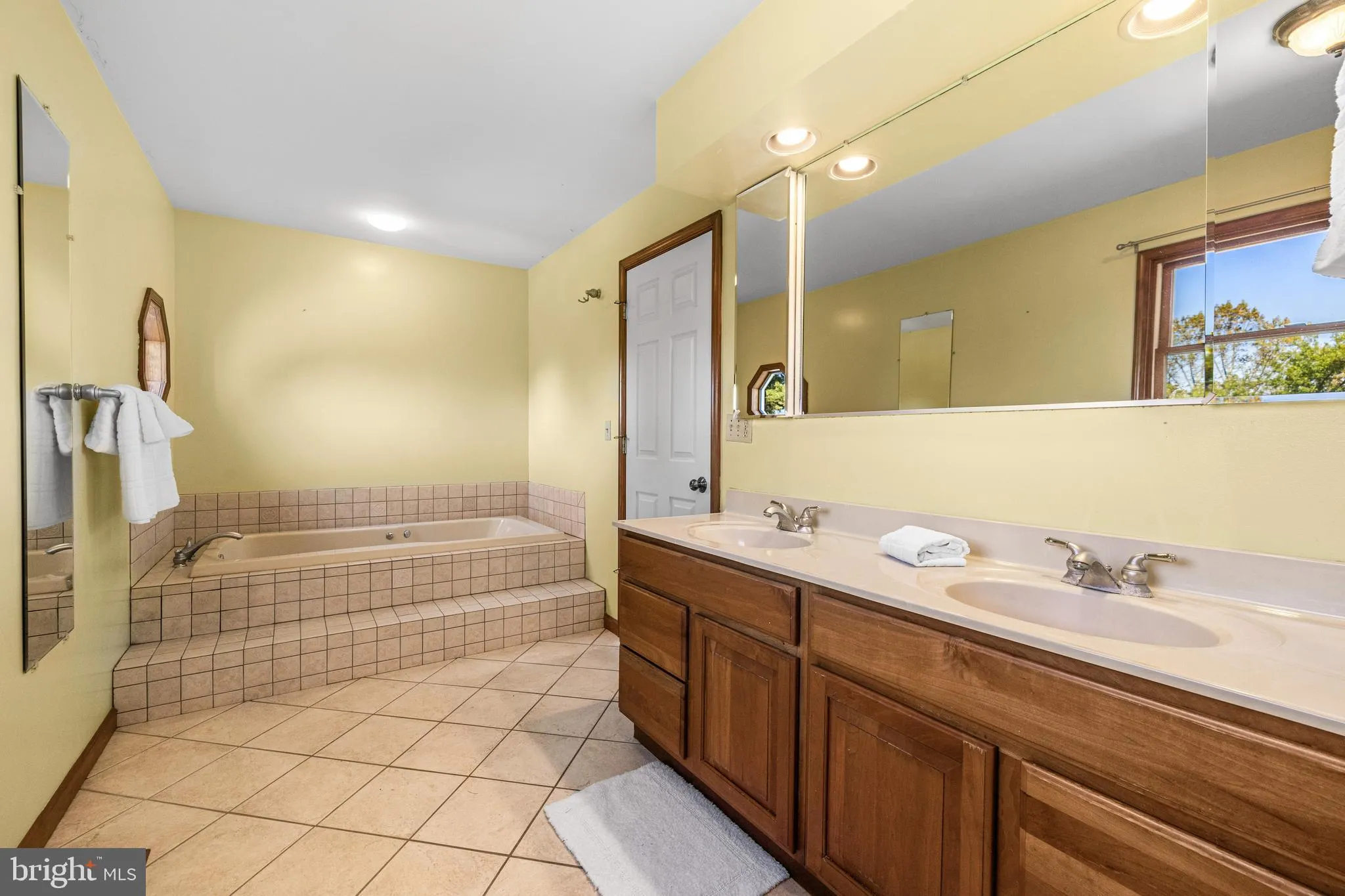 Phoenix, Maryland 21131, United States, 5 Bedrooms Bedrooms, ,5 BathroomsBathrooms,Residential,Contingent,216530