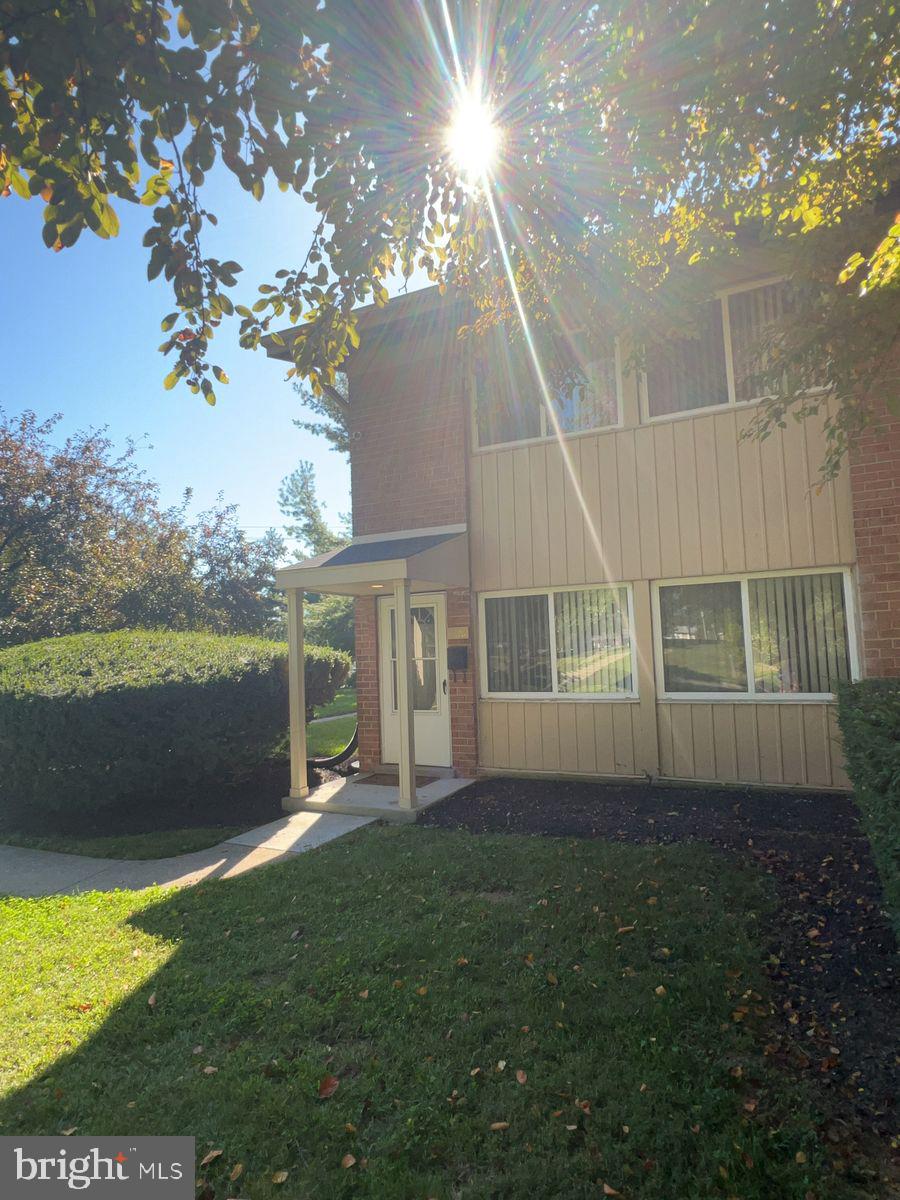 NORTHSIDE TOWNHOUSE APARTMENTS - Residential Lease