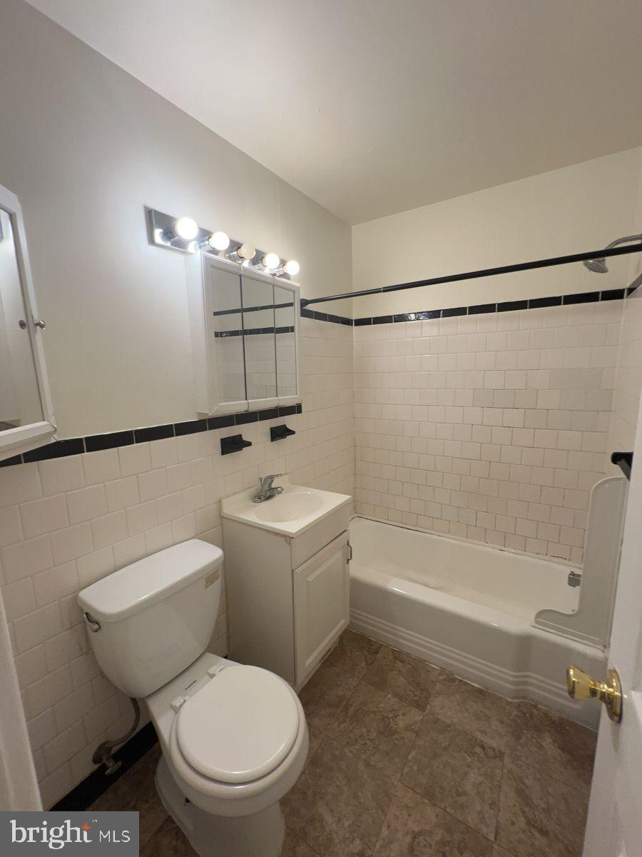 NORTHSIDE TOWNHOUSE APARTMENTS - Residential Lease