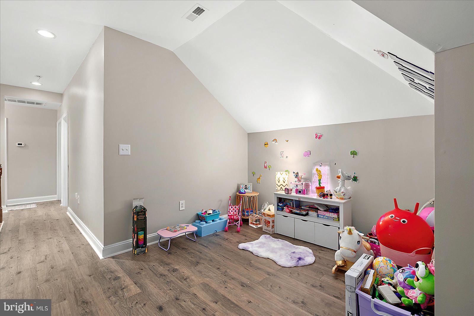 EAST FIELD - Residential