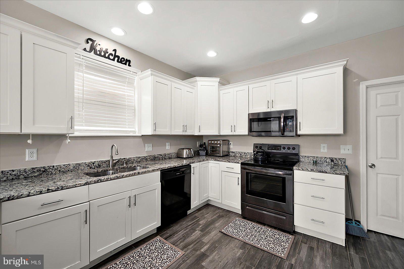 EAST FIELD - Residential