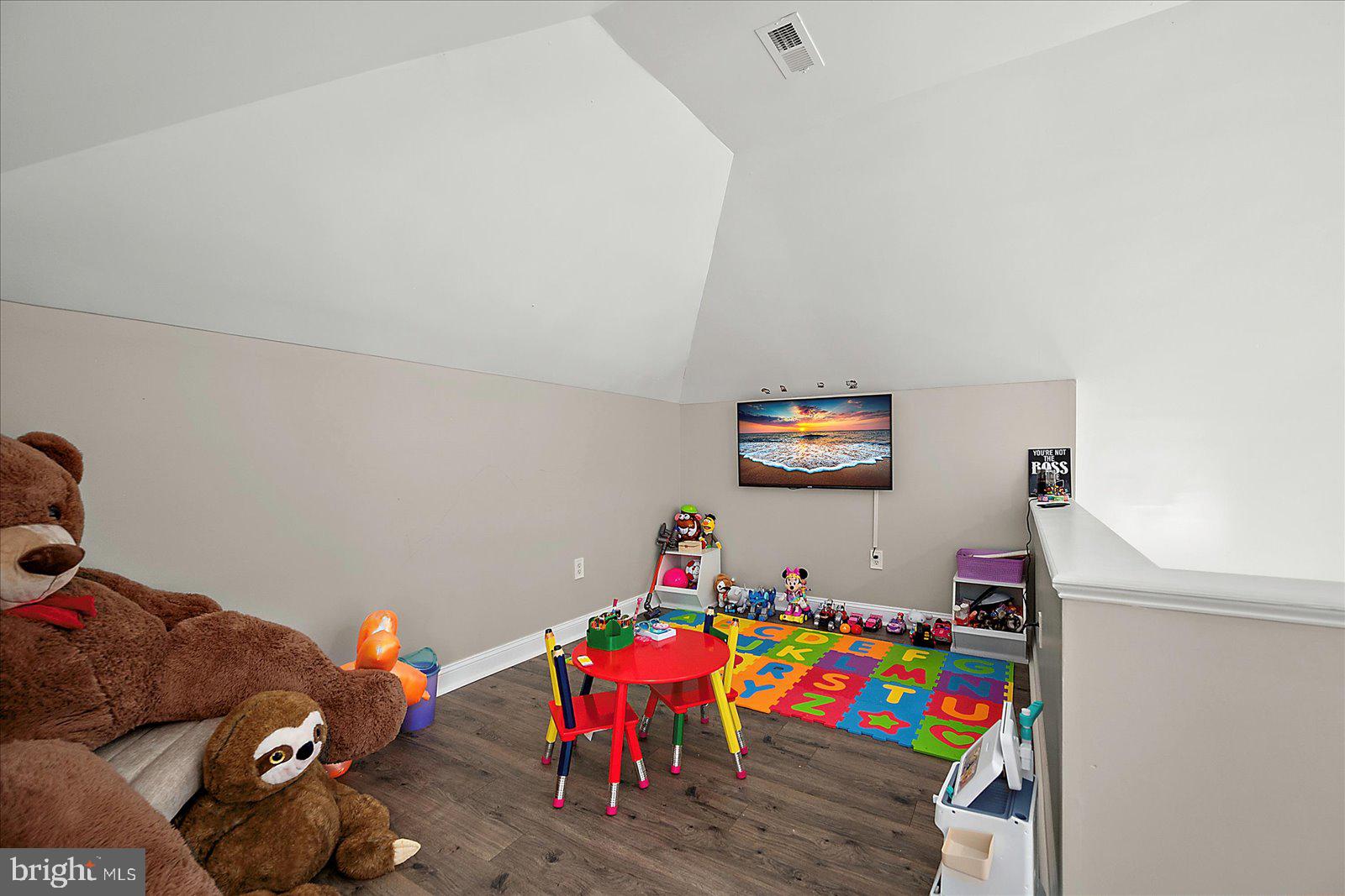 EAST FIELD - Residential