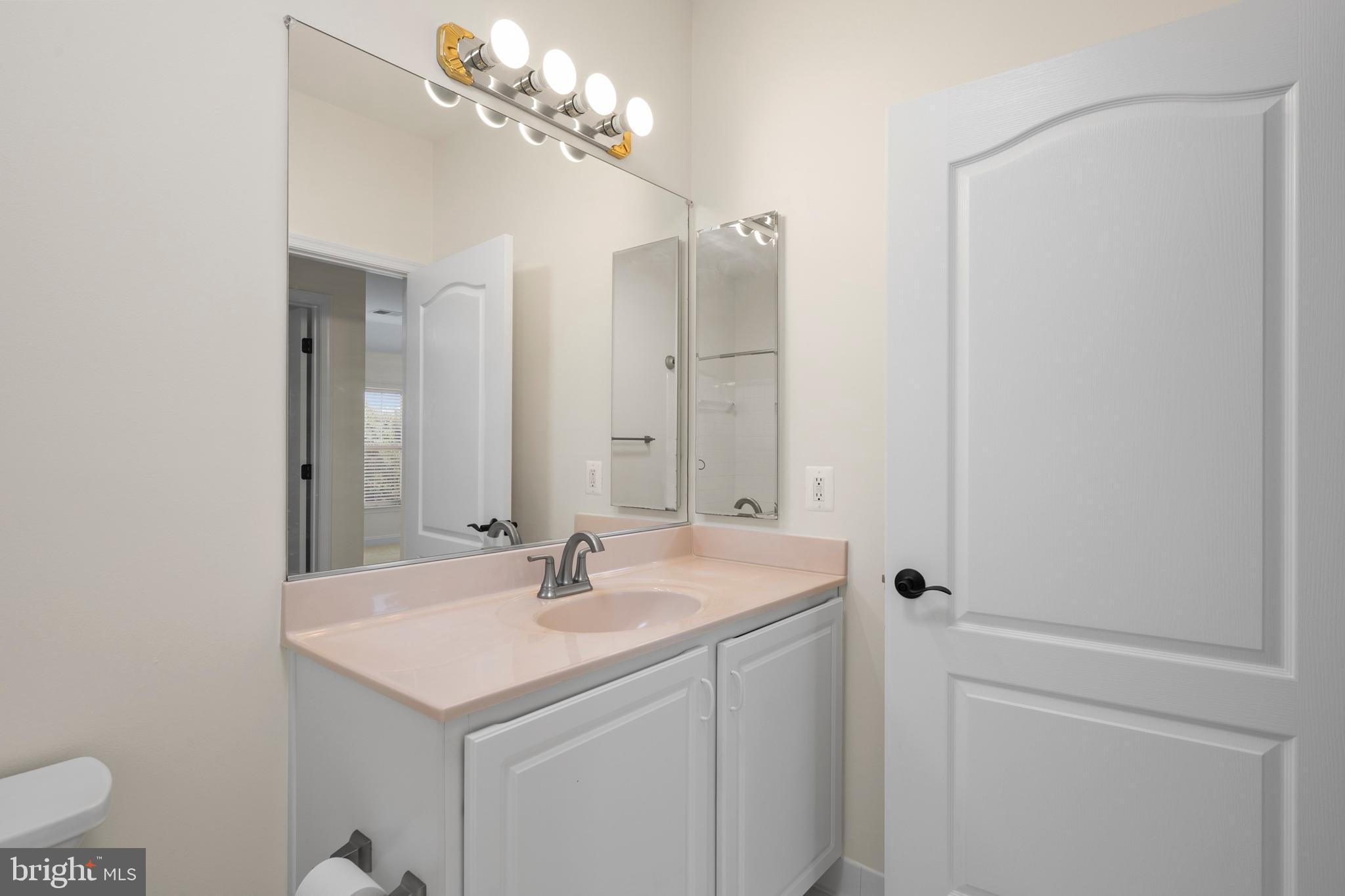 FAIRWAY HILLS - Residential Lease