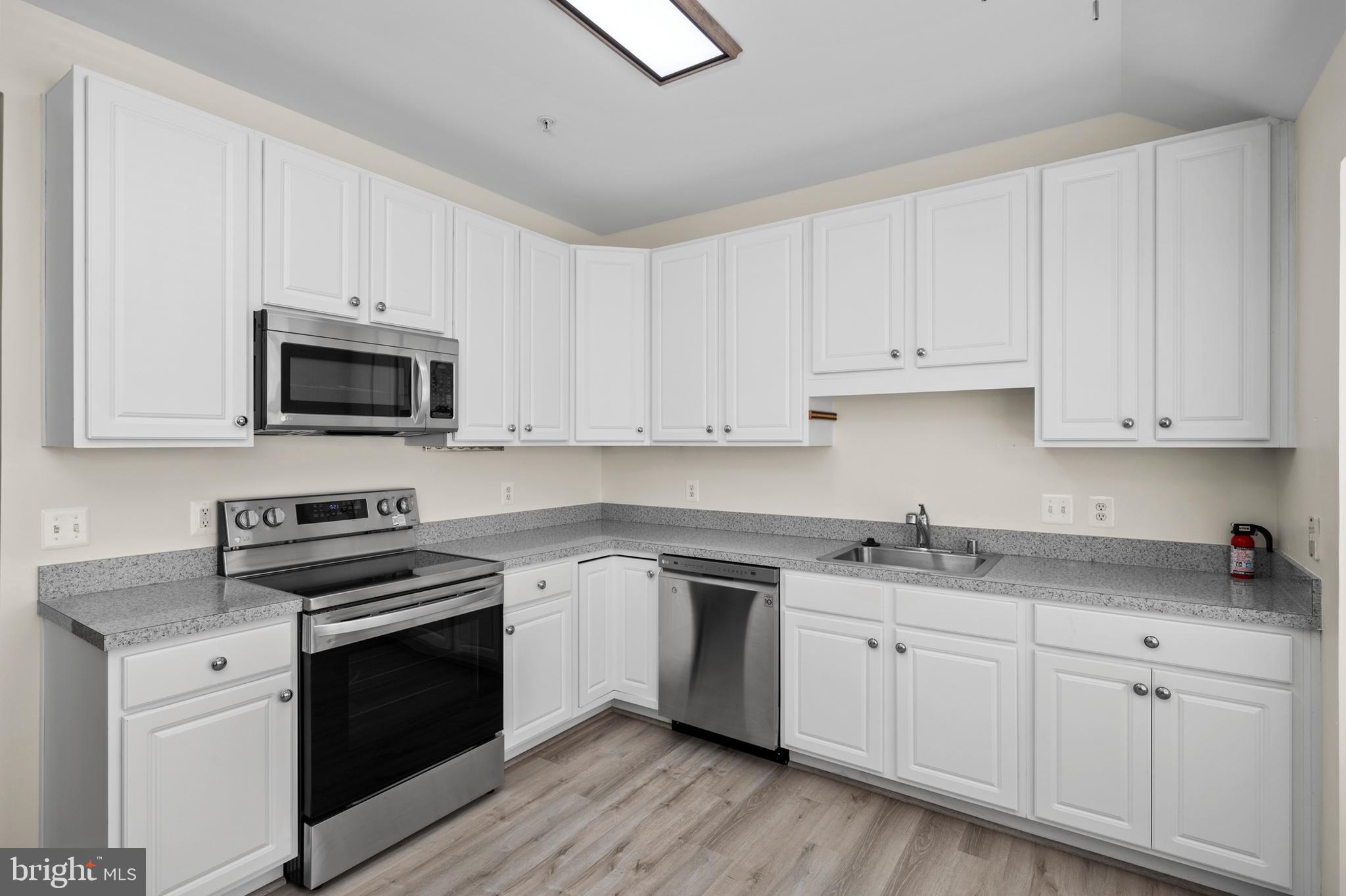 FAIRWAY HILLS - Residential Lease