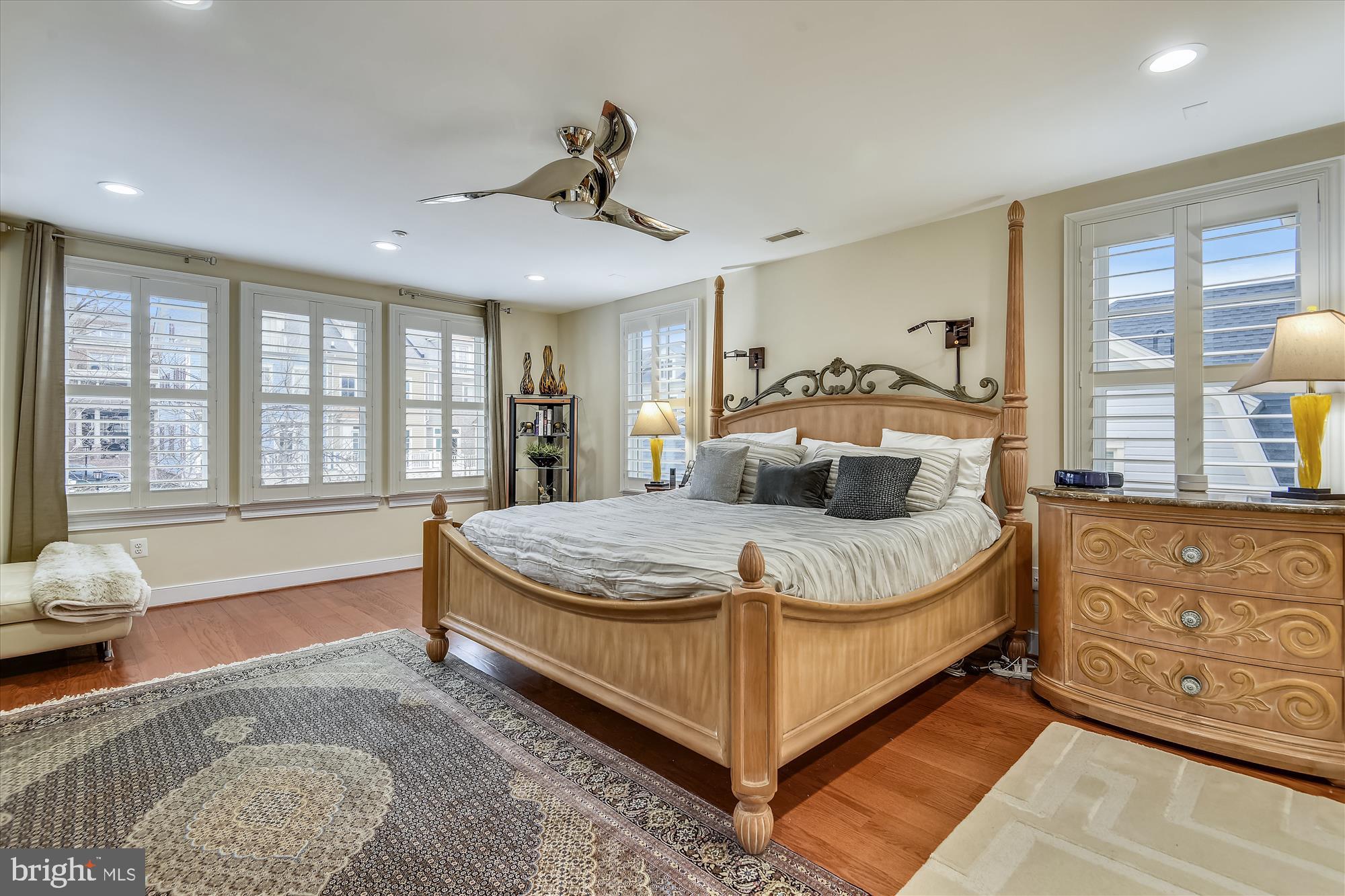 MURRAY HILL - Residential