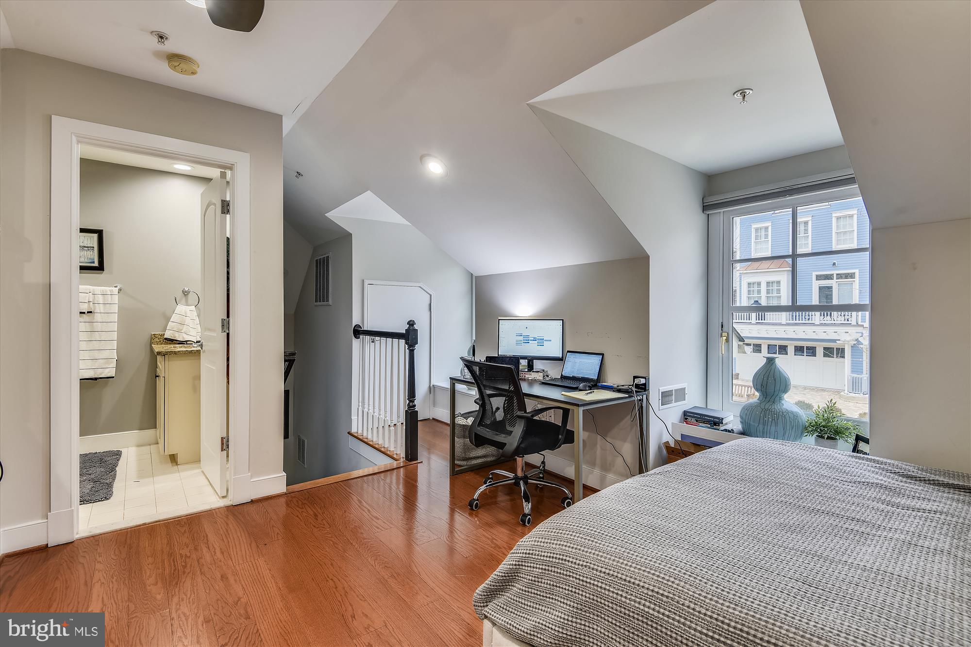 MURRAY HILL - Residential