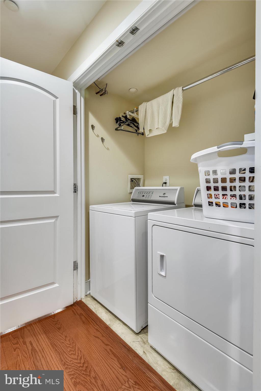 MURRAY HILL - Residential