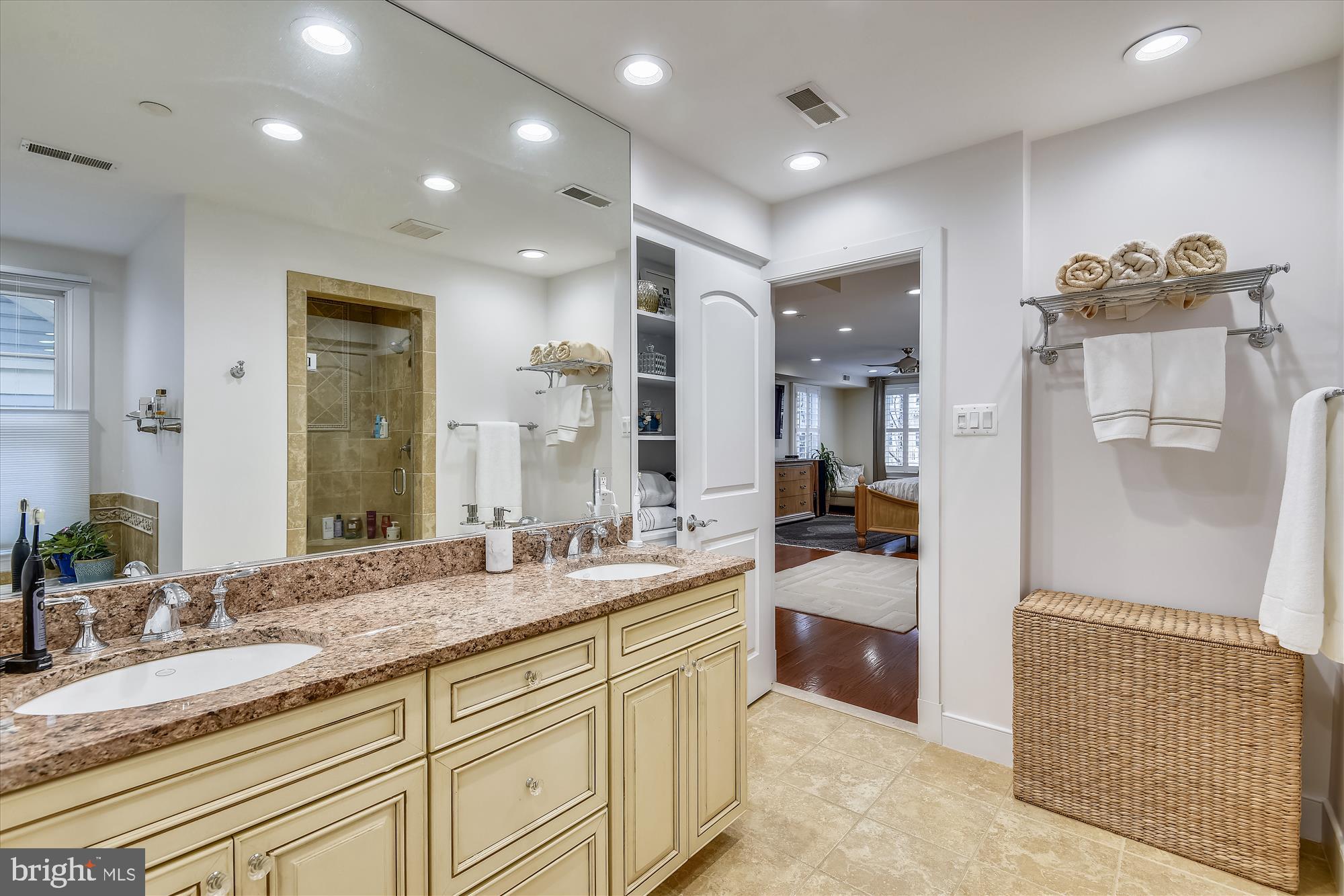 MURRAY HILL - Residential